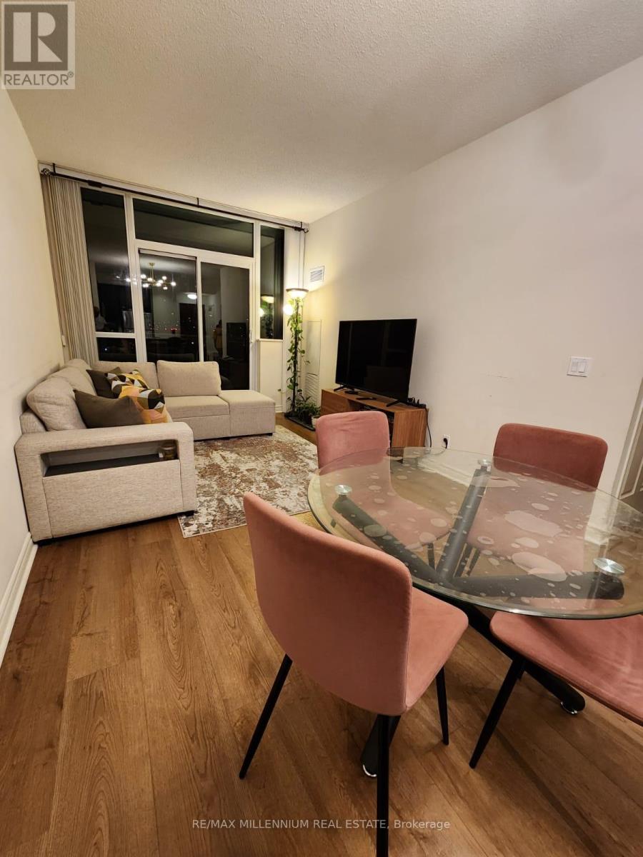 607 - 339 Rathburn Road W, Mississauga, Ontario  L5B 0K6 - Photo 5 - W12472086