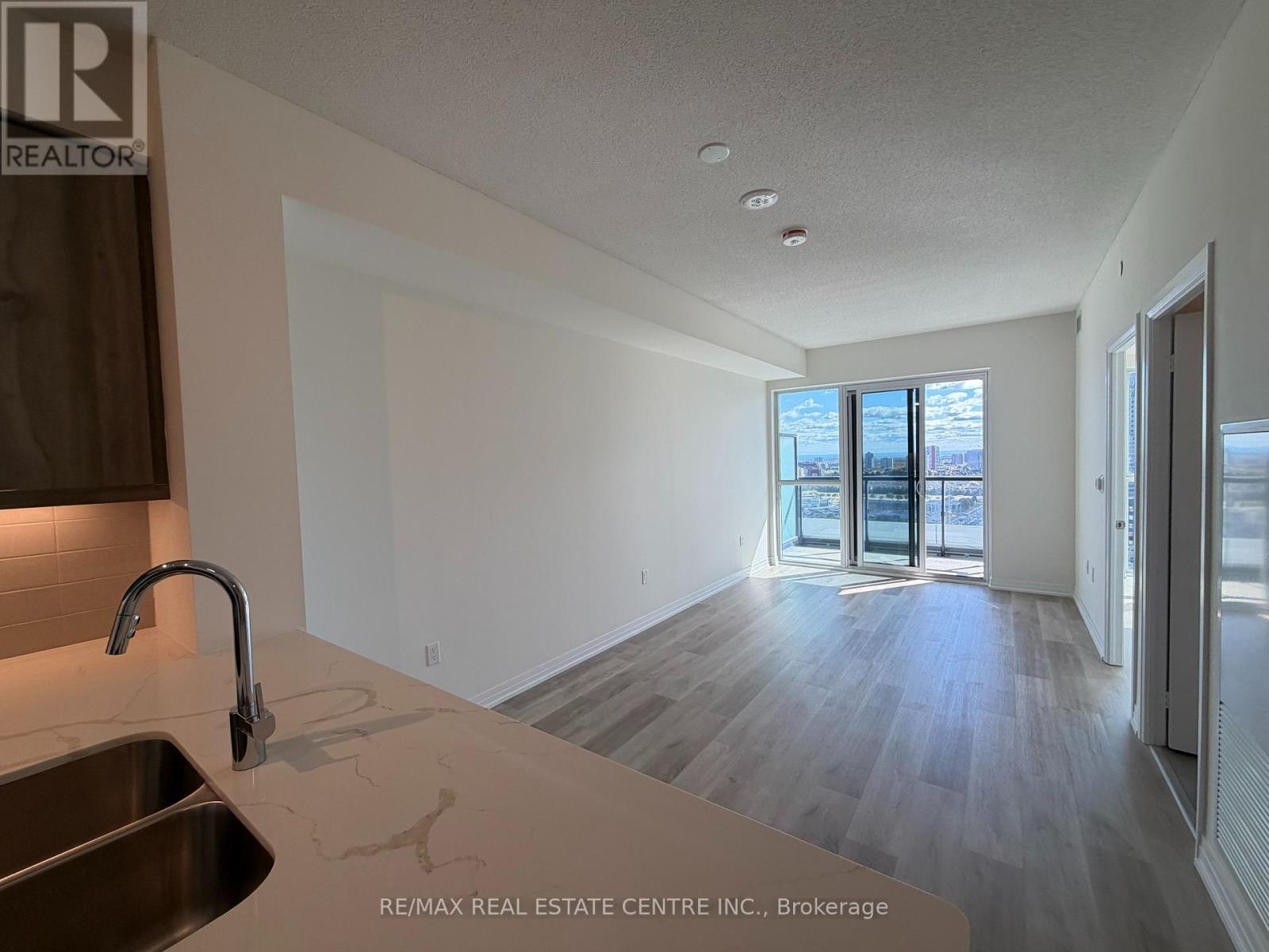 1703 - 15 Watergarden Drive, Mississauga, Ontario  L5R 0H4 - Photo 3 - W12472096