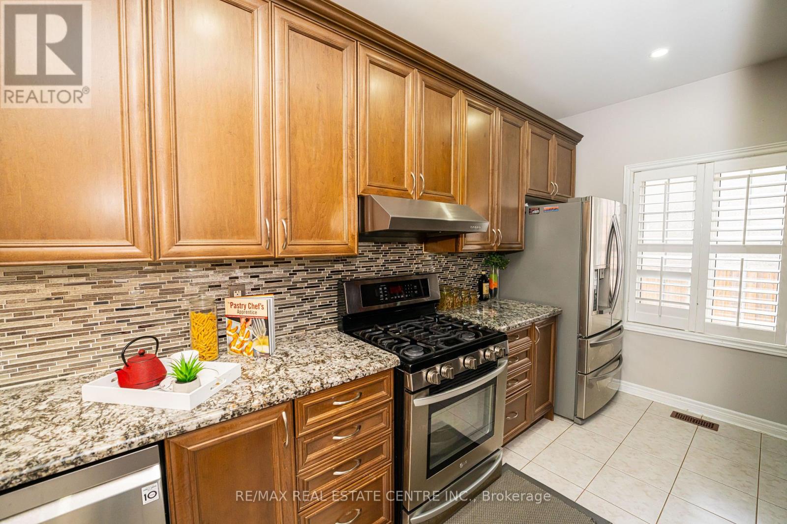 60 Sleightholme Crescent, Brampton, Ontario  L6P 3E7 - Photo 19 - W12472121