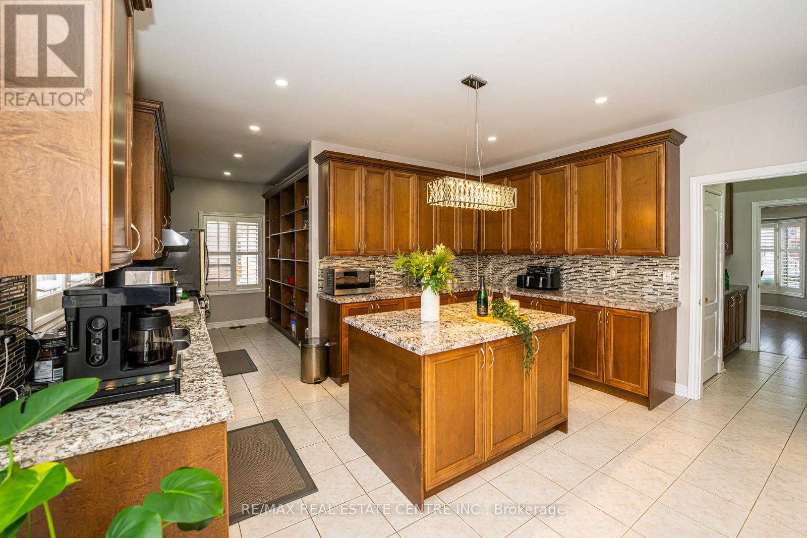 60 Sleightholme Crescent, Brampton, Ontario  L6P 3E7 - Photo 20 - W12472121