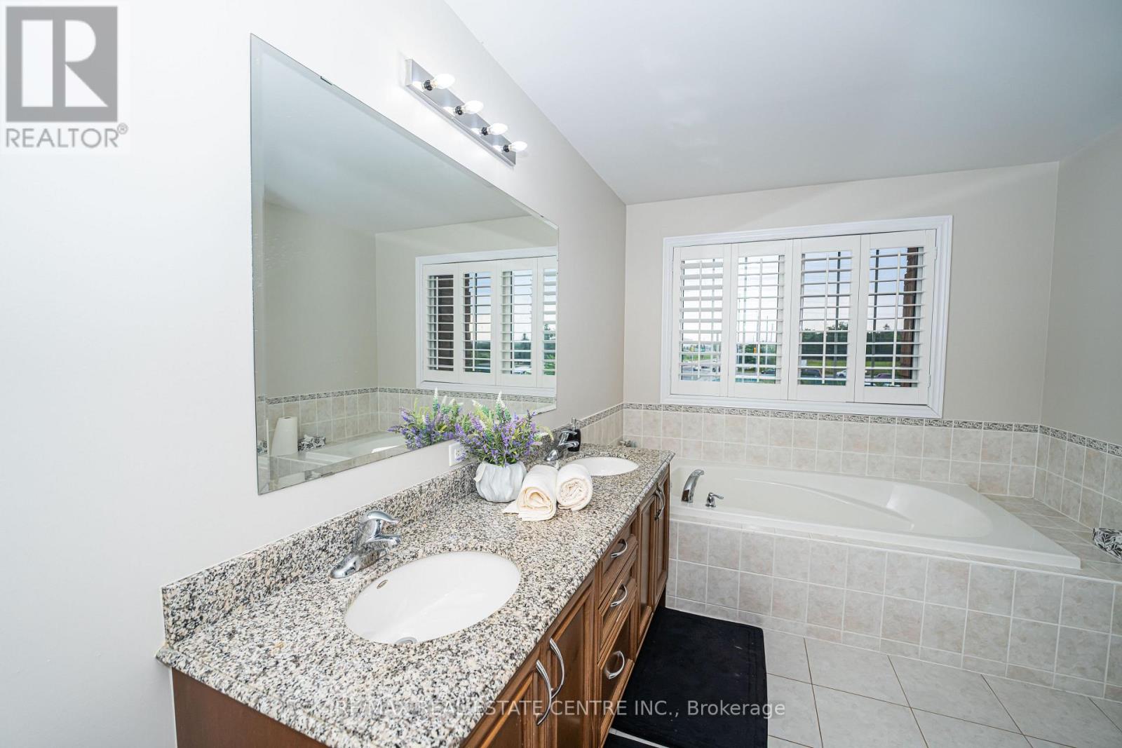 60 Sleightholme Crescent, Brampton, Ontario  L6P 3E7 - Photo 30 - W12472121