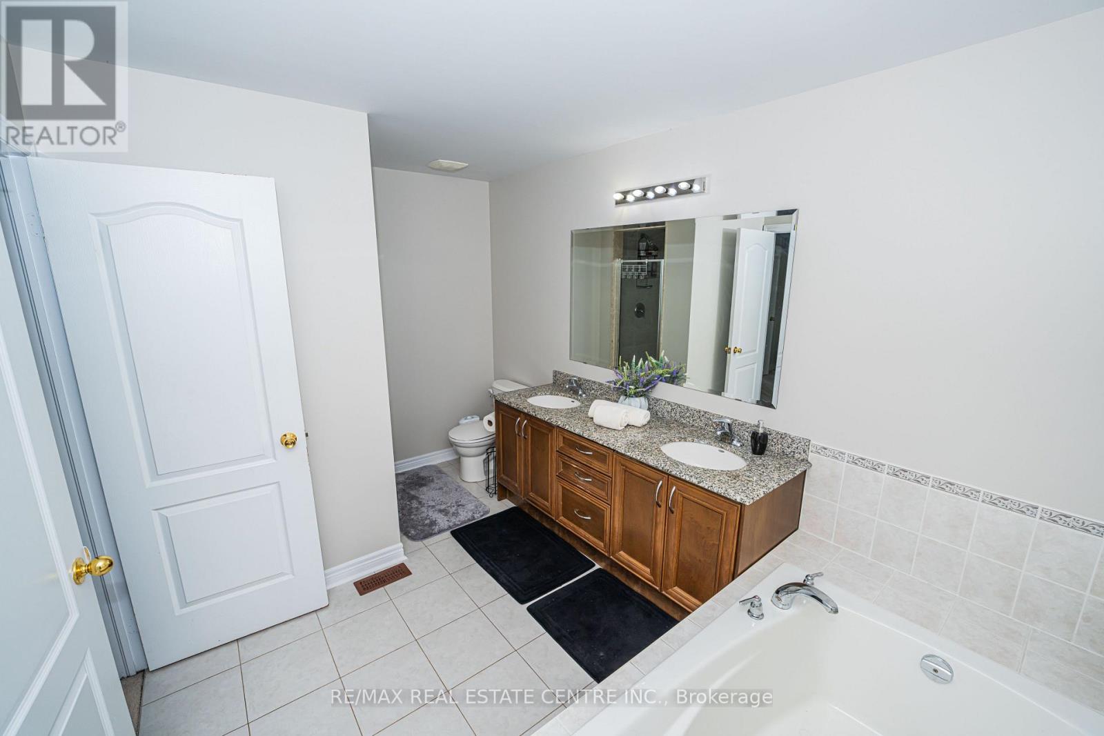60 Sleightholme Crescent, Brampton, Ontario  L6P 3E7 - Photo 31 - W12472121