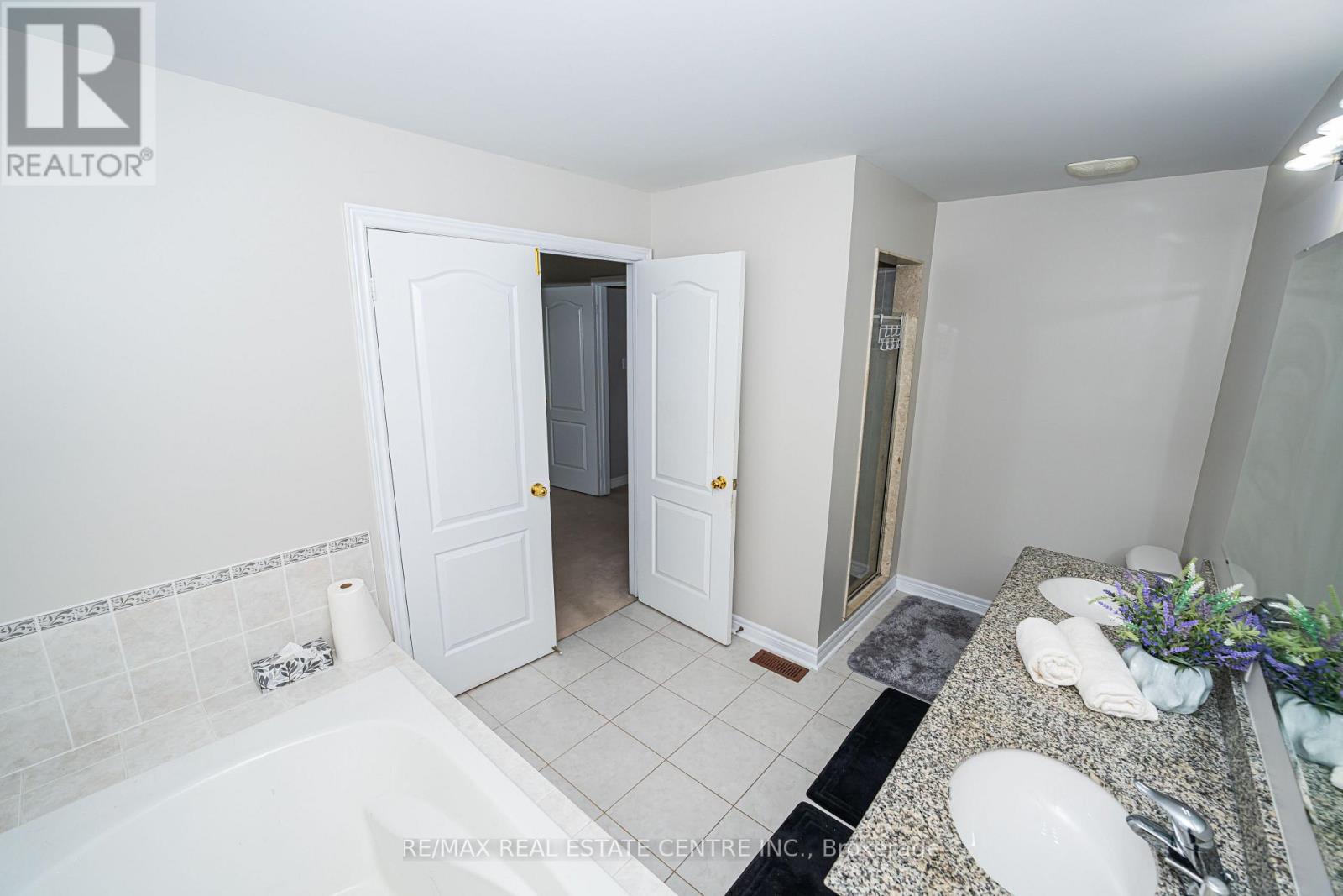 60 Sleightholme Crescent, Brampton, Ontario  L6P 3E7 - Photo 32 - W12472121