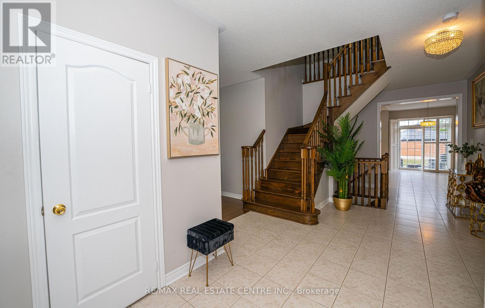 60 Sleightholme Crescent, Brampton, Ontario  L6P 3E7 - Photo 7 - W12472121