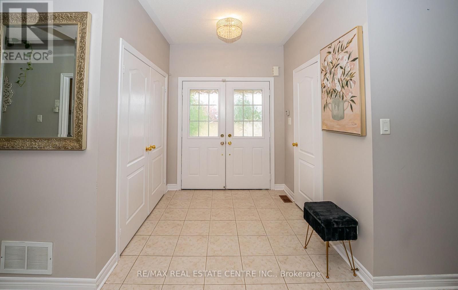 60 Sleightholme Crescent, Brampton, Ontario  L6P 3E7 - Photo 8 - W12472121
