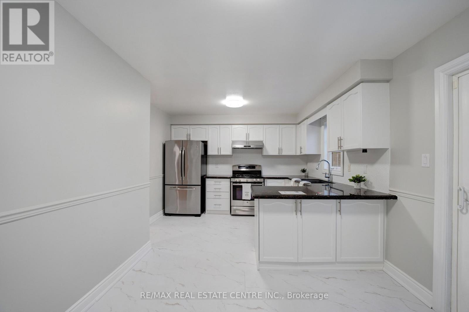 9 Amethyst Circle S, Brampton, Ontario  L6P 0Z7 - Photo 5 - W12472126
