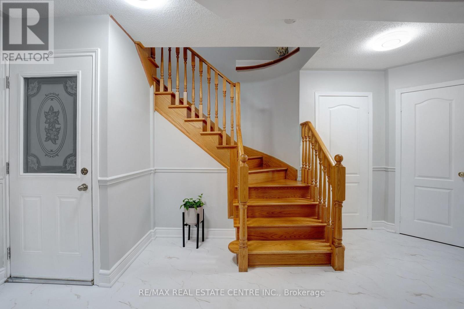 9 Amethyst Circle S, Brampton, Ontario  L6P 0Z7 - Photo 7 - W12472126