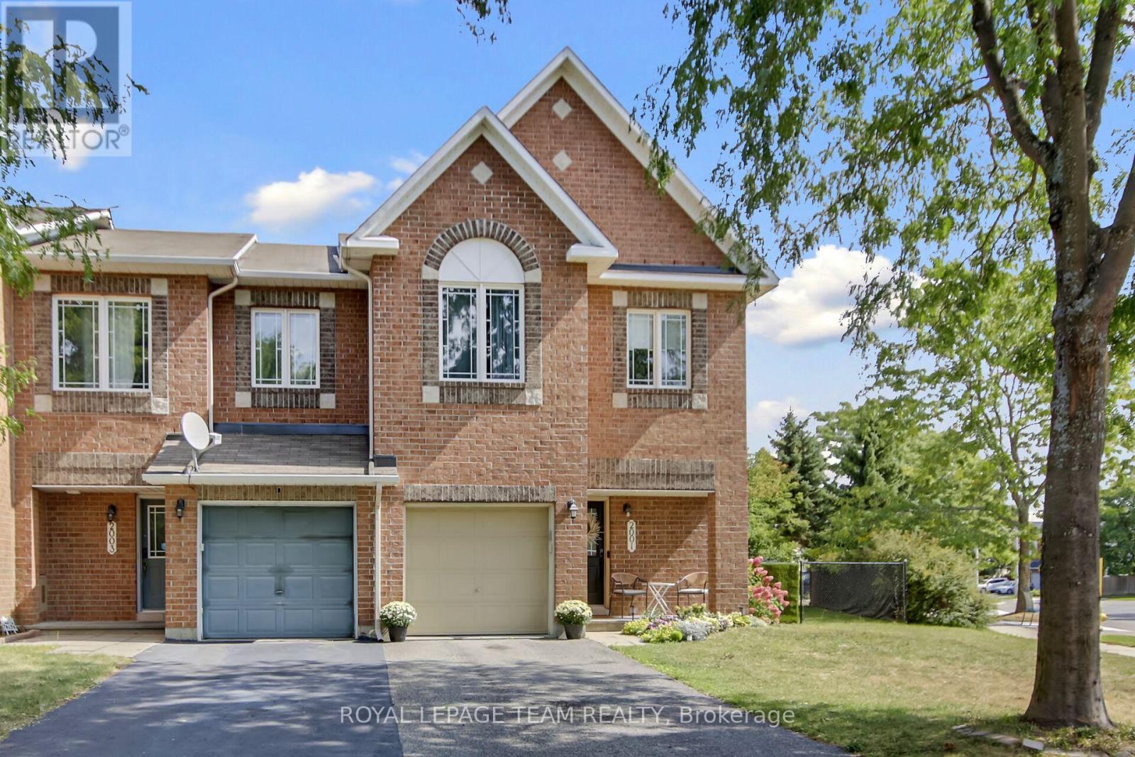 2001 Dunollie Crescent, Ottawa, Ontario  K2W 1H5 - Photo 2 - X12472134