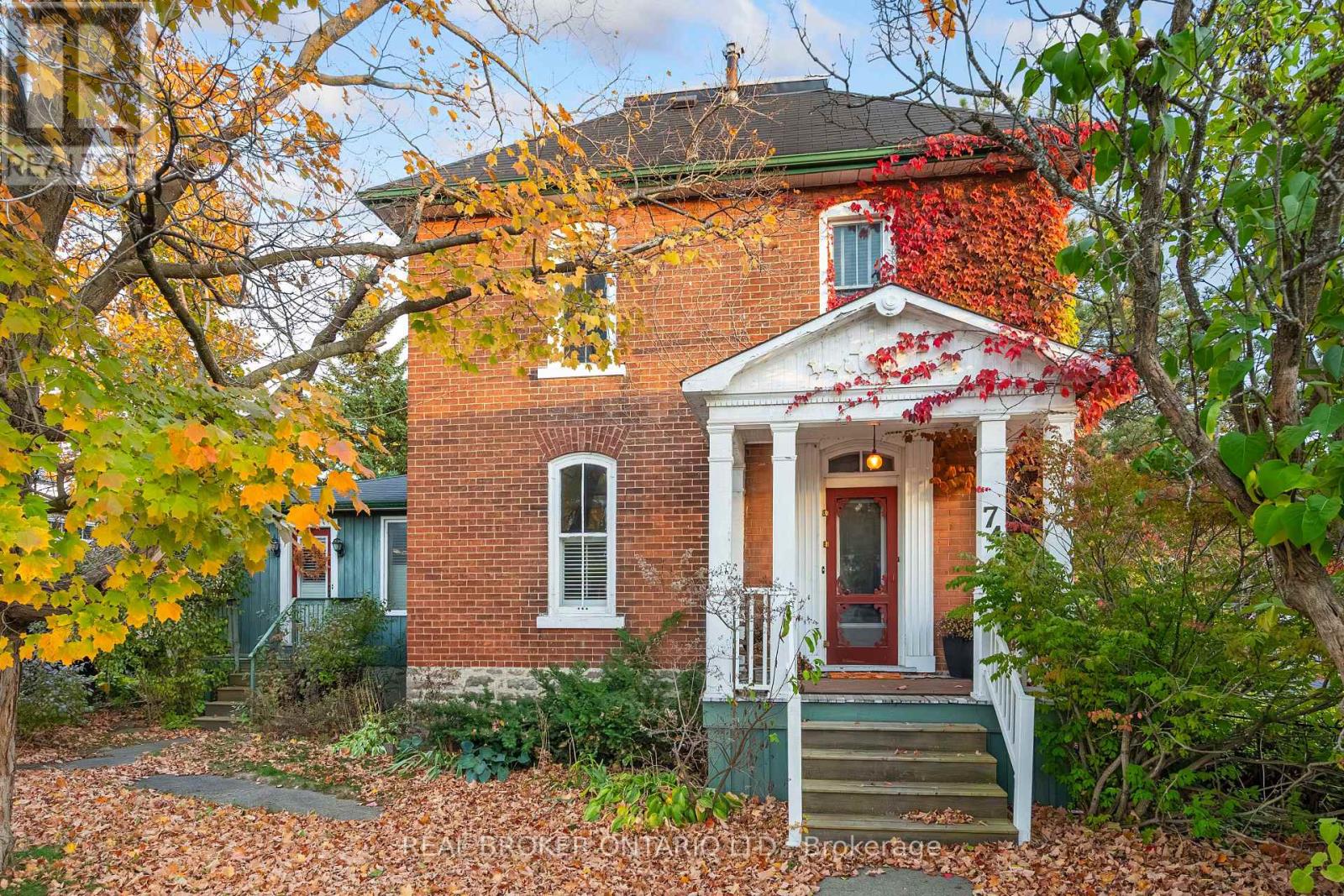 74 Lake Avenue W, Carleton Place, Ontario  K7C 1L6 - Photo 3 - X12472163