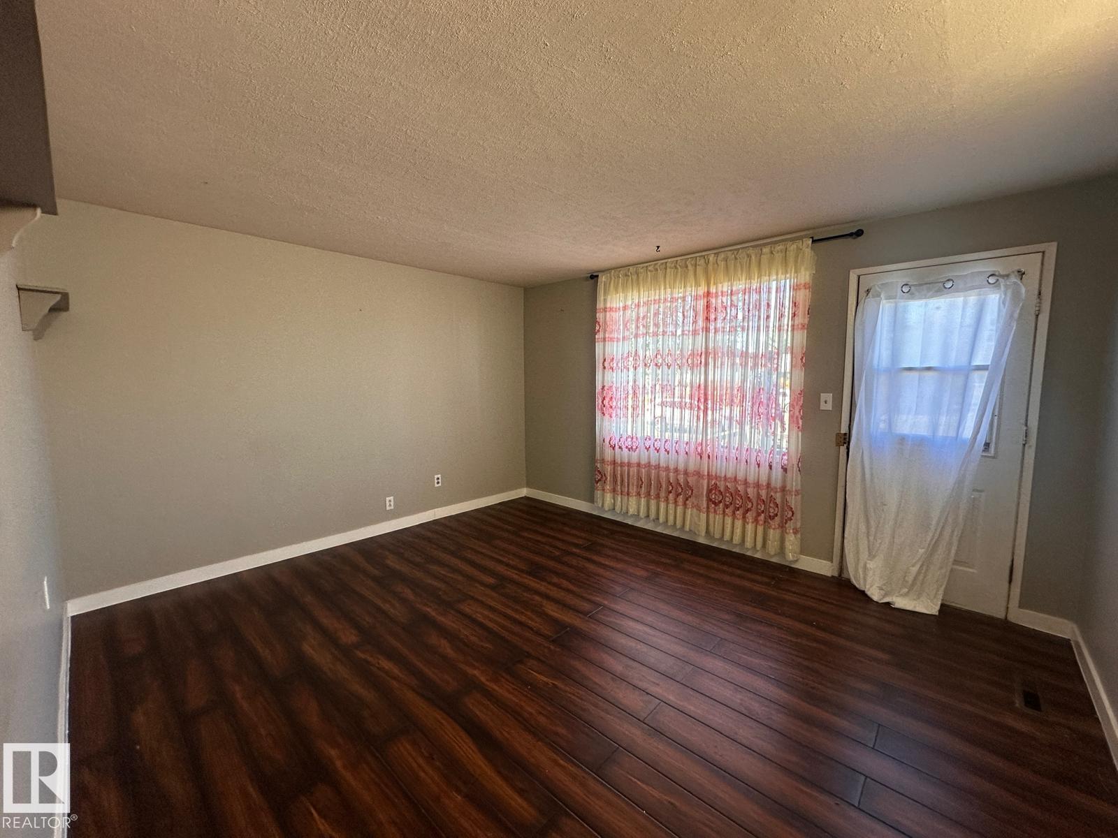 9921 163 St Nw, Edmonton, Alberta  T5P 3N3 - Photo 4 - E4462812