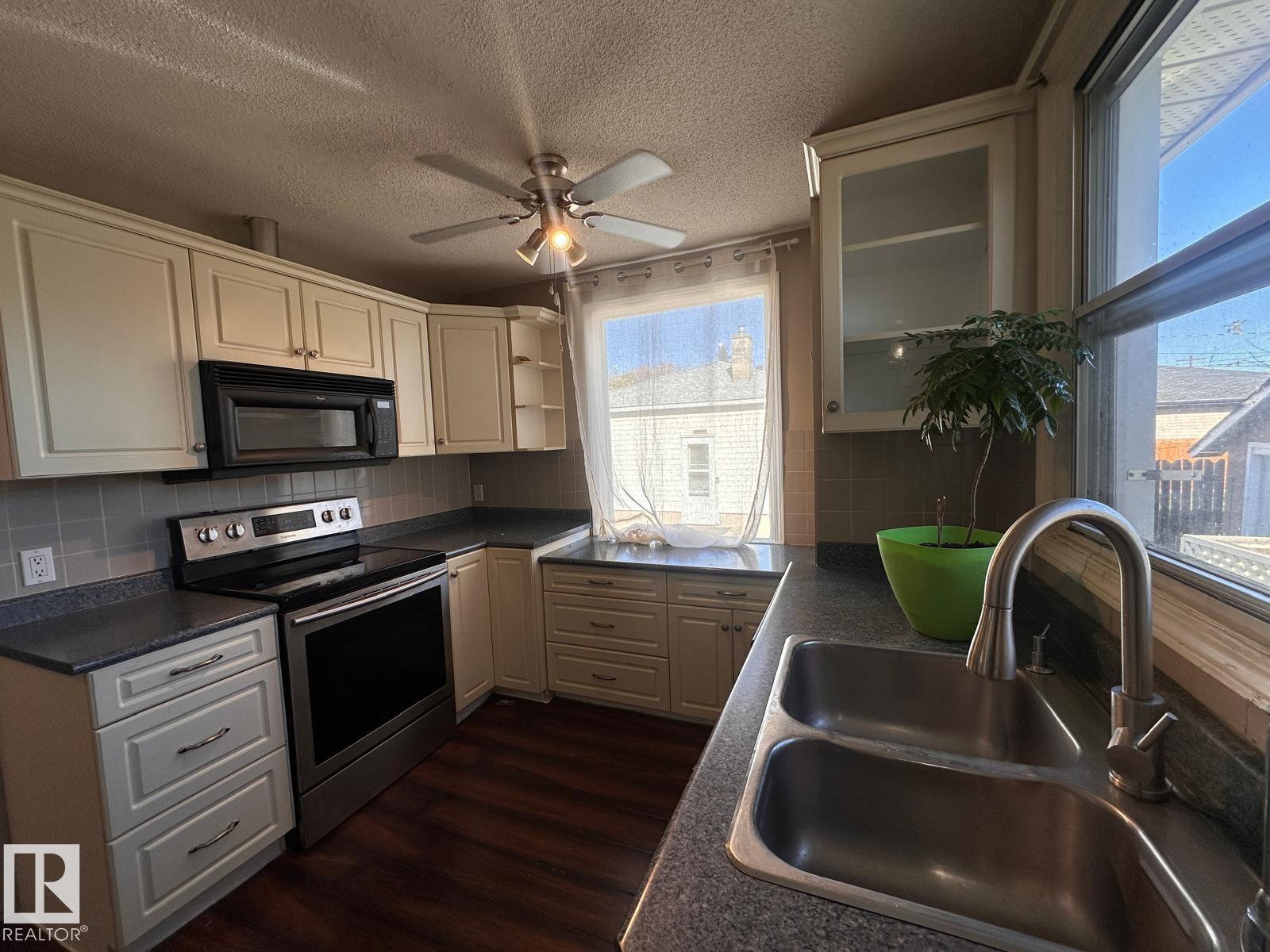 9921 163 St Nw, Edmonton, Alberta  T5P 3N3 - Photo 5 - E4462812