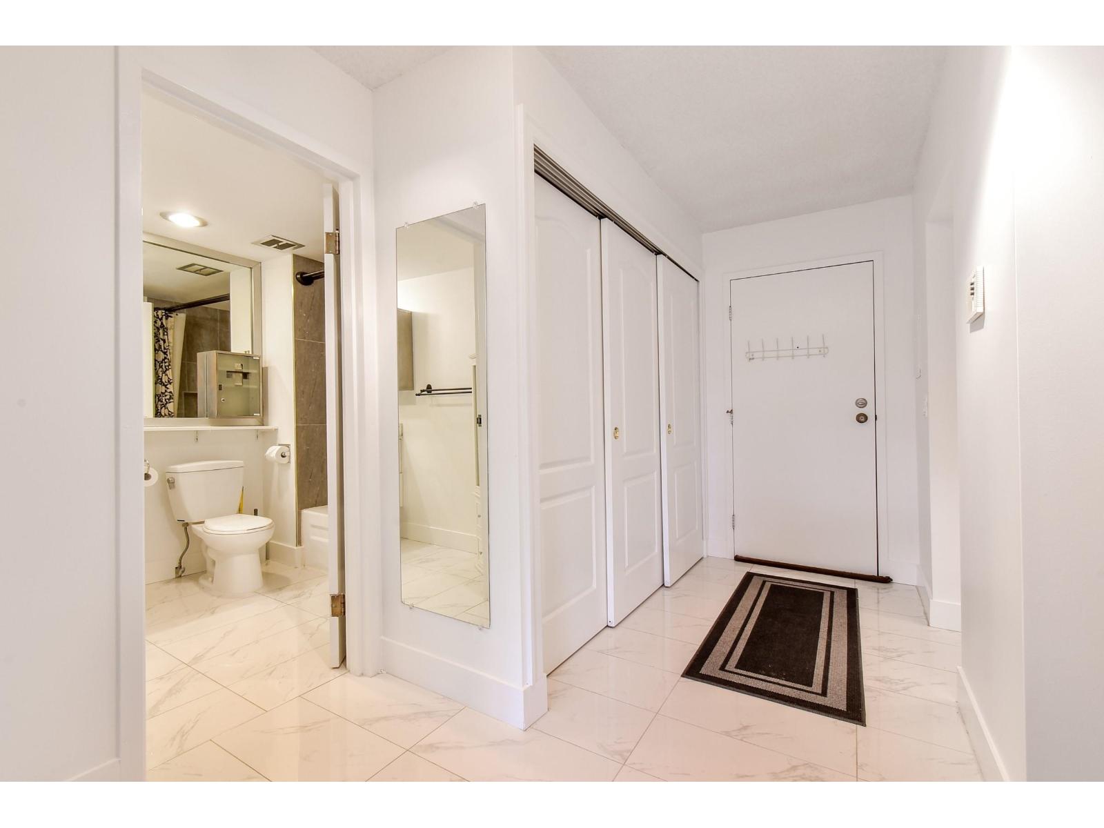 307 1320 Fir Street, White Rock, British Columbia  V4B 4B2 - Photo 2 - R3059175