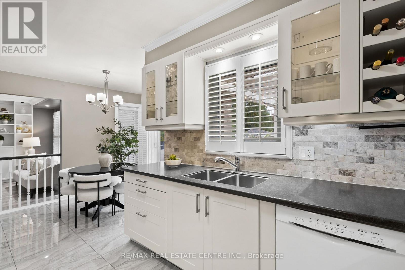 20 Driftwood Place, Hamilton (Stoney Creek Mountain), Ontario  L8J 2N7 - Photo 12 - X12472034