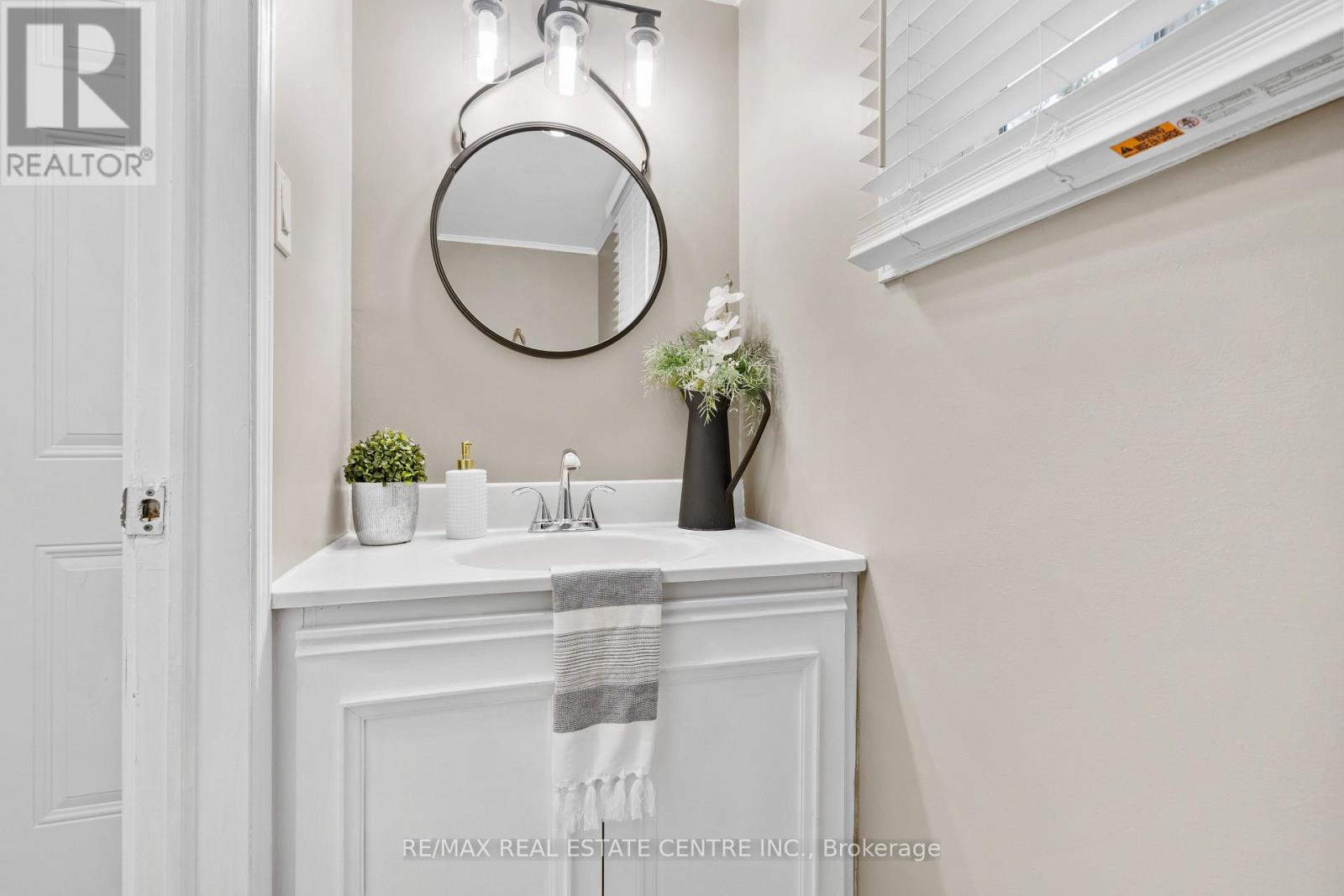 20 Driftwood Place, Hamilton (Stoney Creek Mountain), Ontario  L8J 2N7 - Photo 13 - X12472034