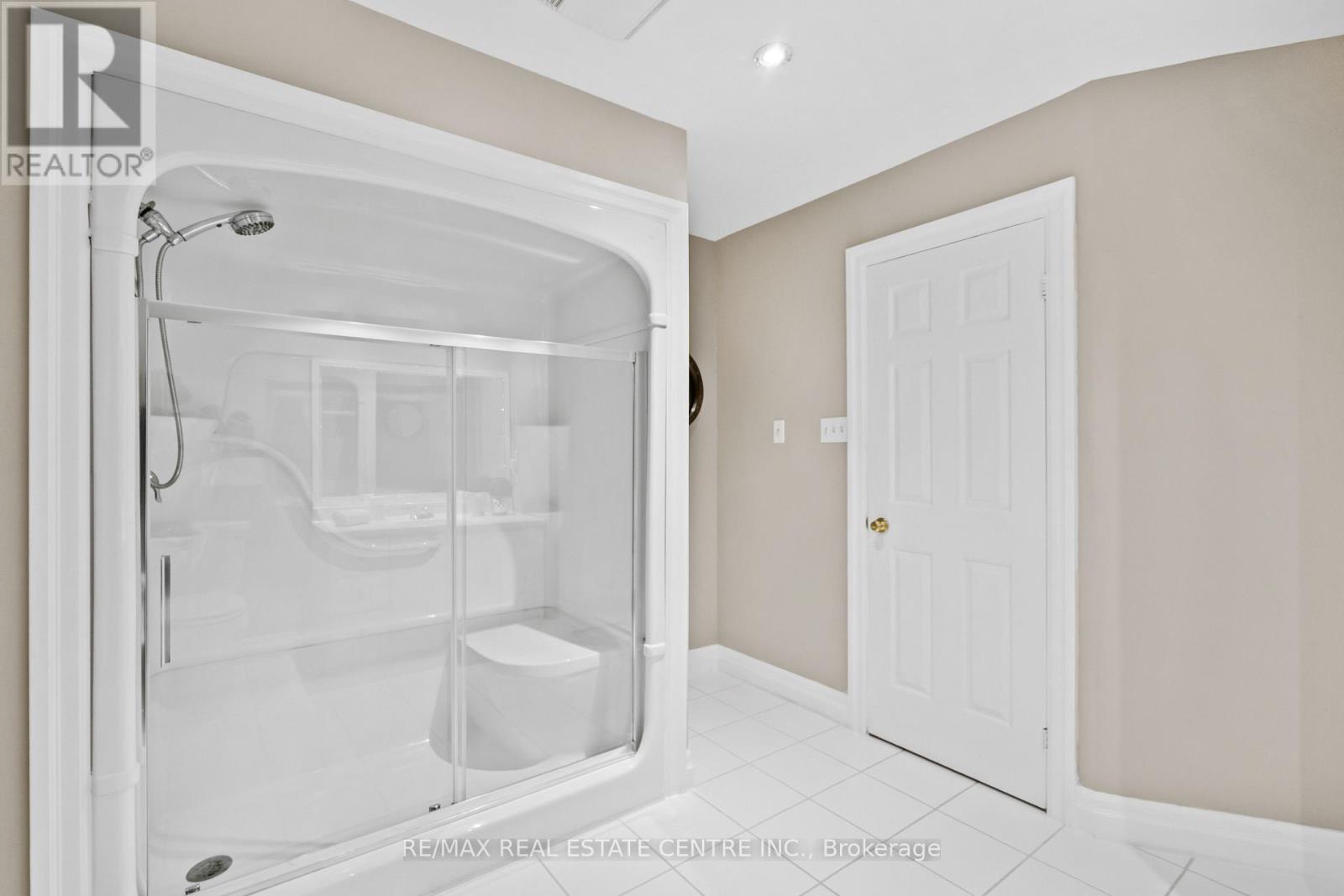 20 Driftwood Place, Hamilton (Stoney Creek Mountain), Ontario  L8J 2N7 - Photo 19 - X12472034