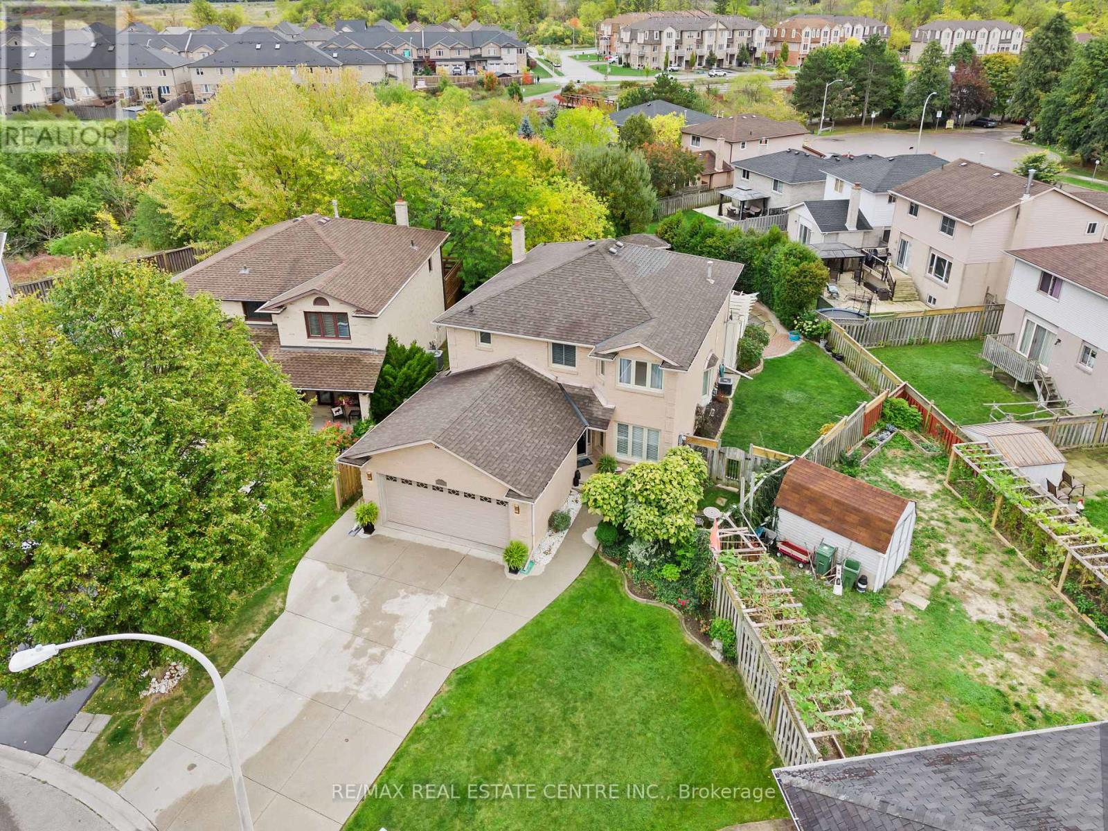 20 Driftwood Place, Hamilton (Stoney Creek Mountain), Ontario  L8J 2N7 - Photo 2 - X12472034