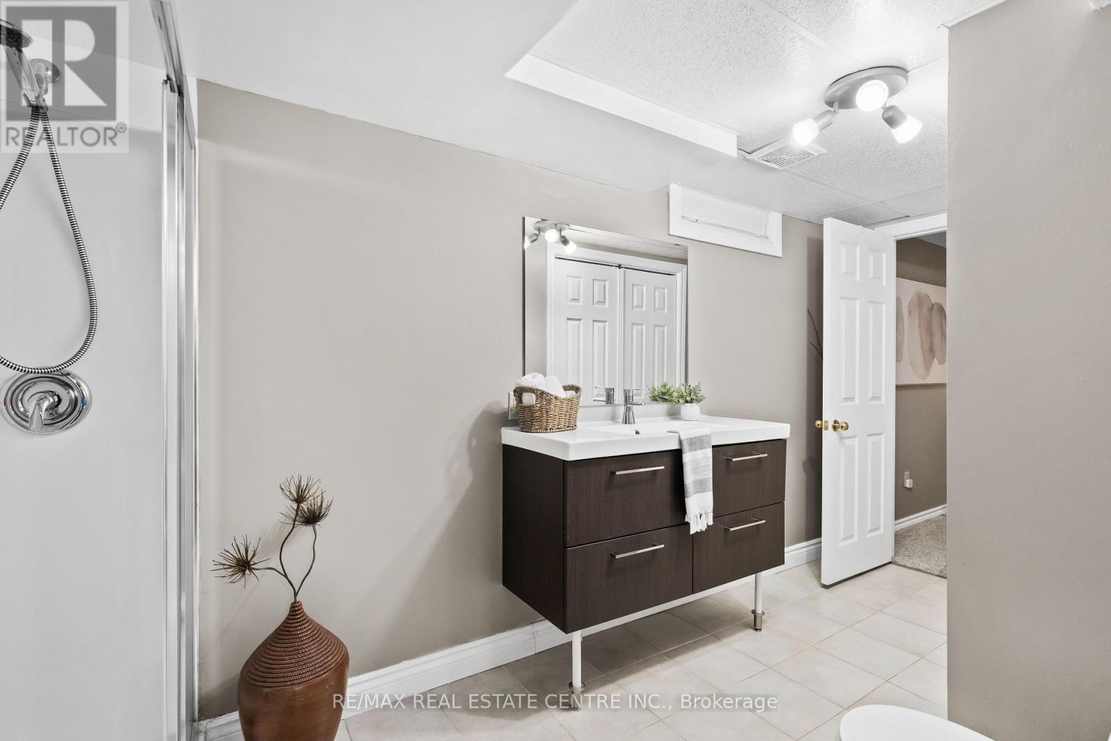 20 Driftwood Place, Hamilton (Stoney Creek Mountain), Ontario  L8J 2N7 - Photo 30 - X12472034