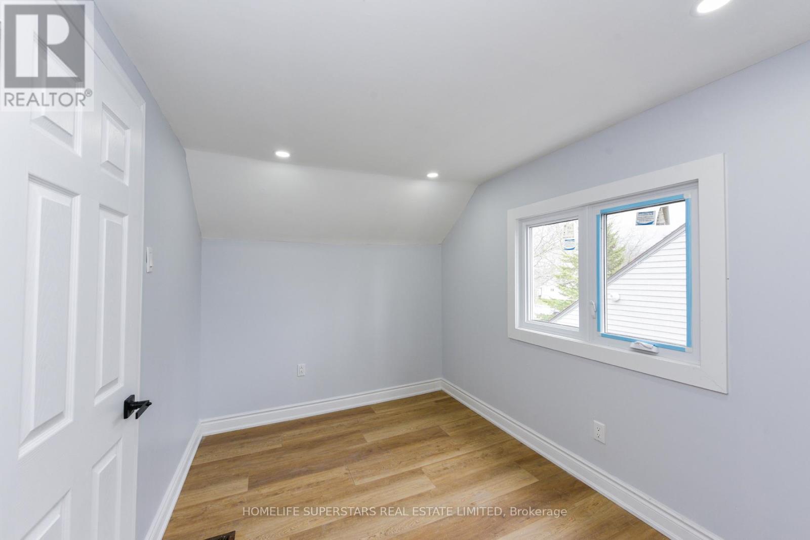 15 Dover Road, Welland, Ontario  L3B 2T7 - Photo 10 - X12472041