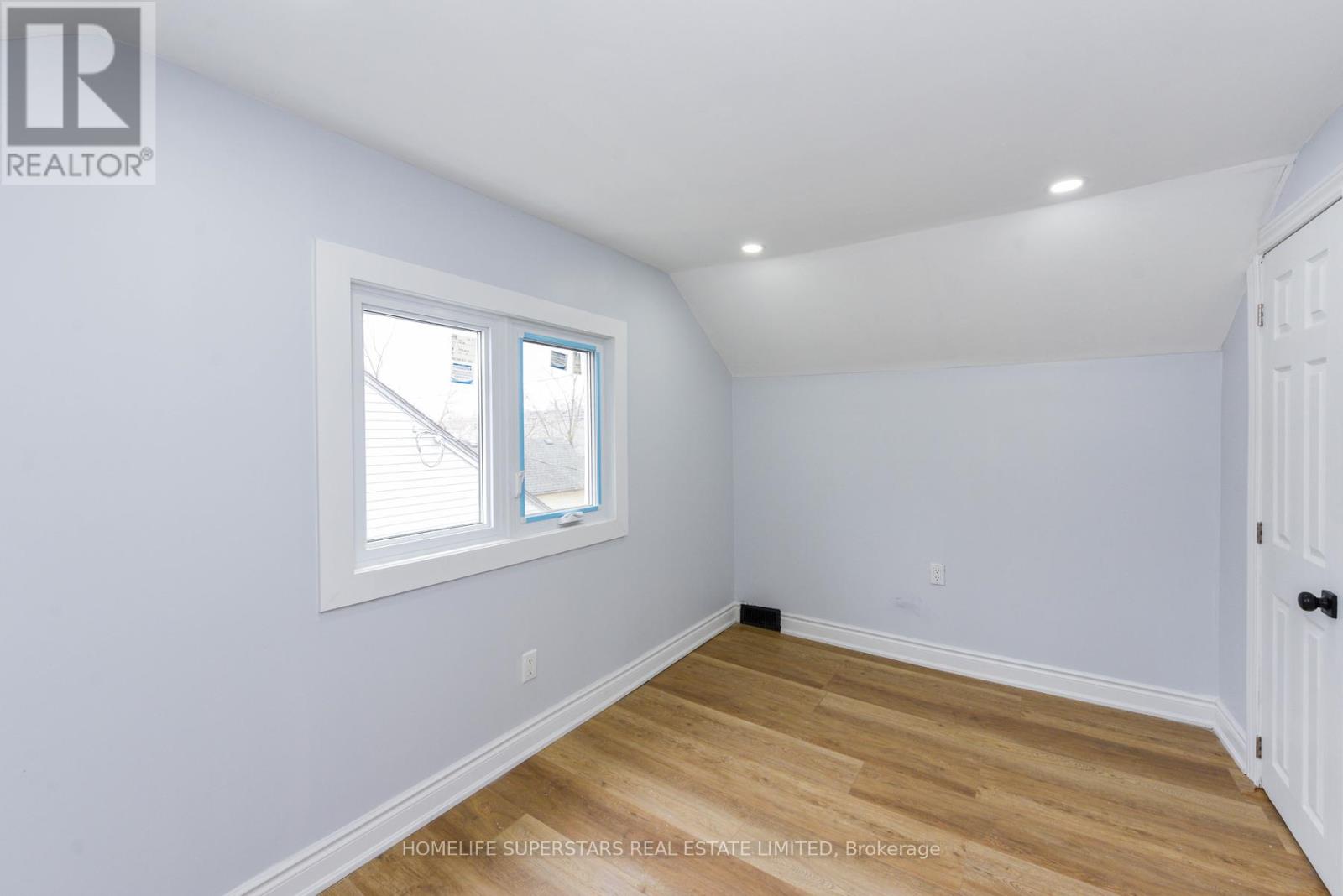 15 Dover Road, Welland, Ontario  L3B 2T7 - Photo 11 - X12472041