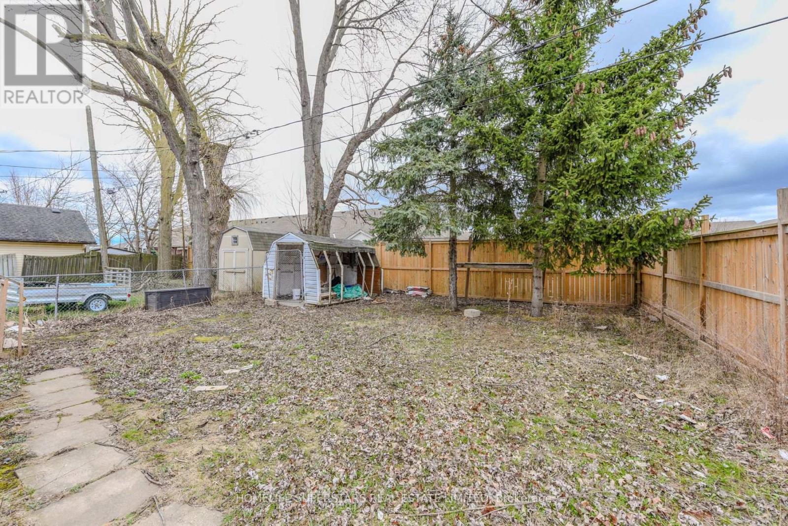 15 Dover Road, Welland, Ontario  L3B 2T7 - Photo 14 - X12472041