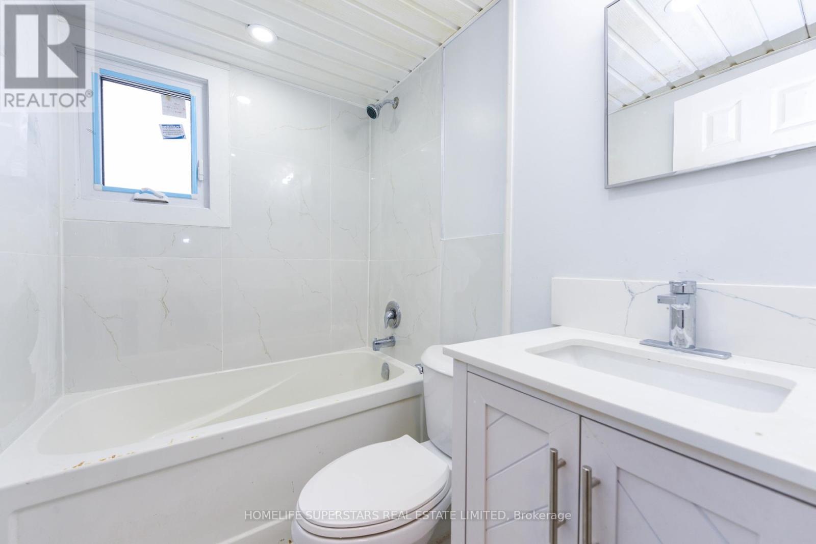 15 Dover Road, Welland, Ontario  L3B 2T7 - Photo 2 - X12472041