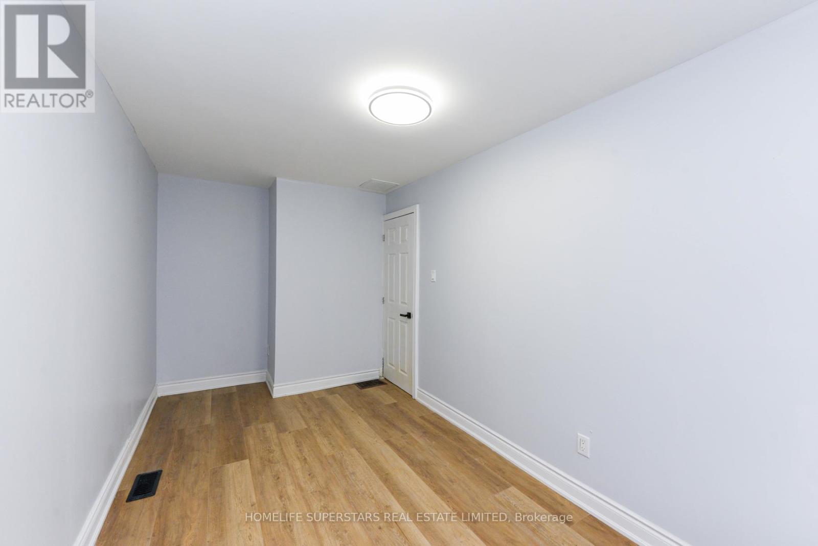 15 Dover Road, Welland, Ontario  L3B 2T7 - Photo 3 - X12472041