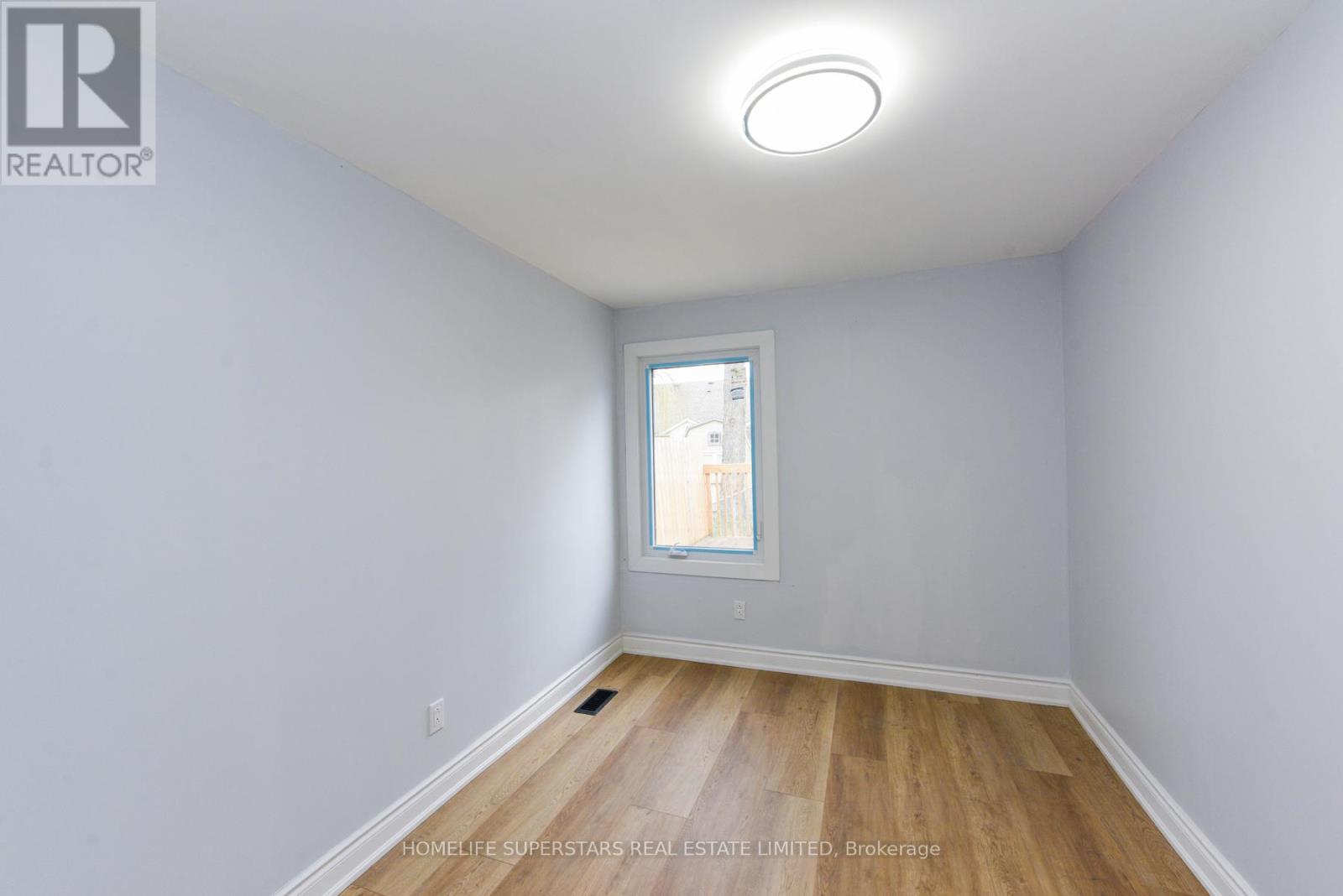 15 Dover Road, Welland, Ontario  L3B 2T7 - Photo 4 - X12472041