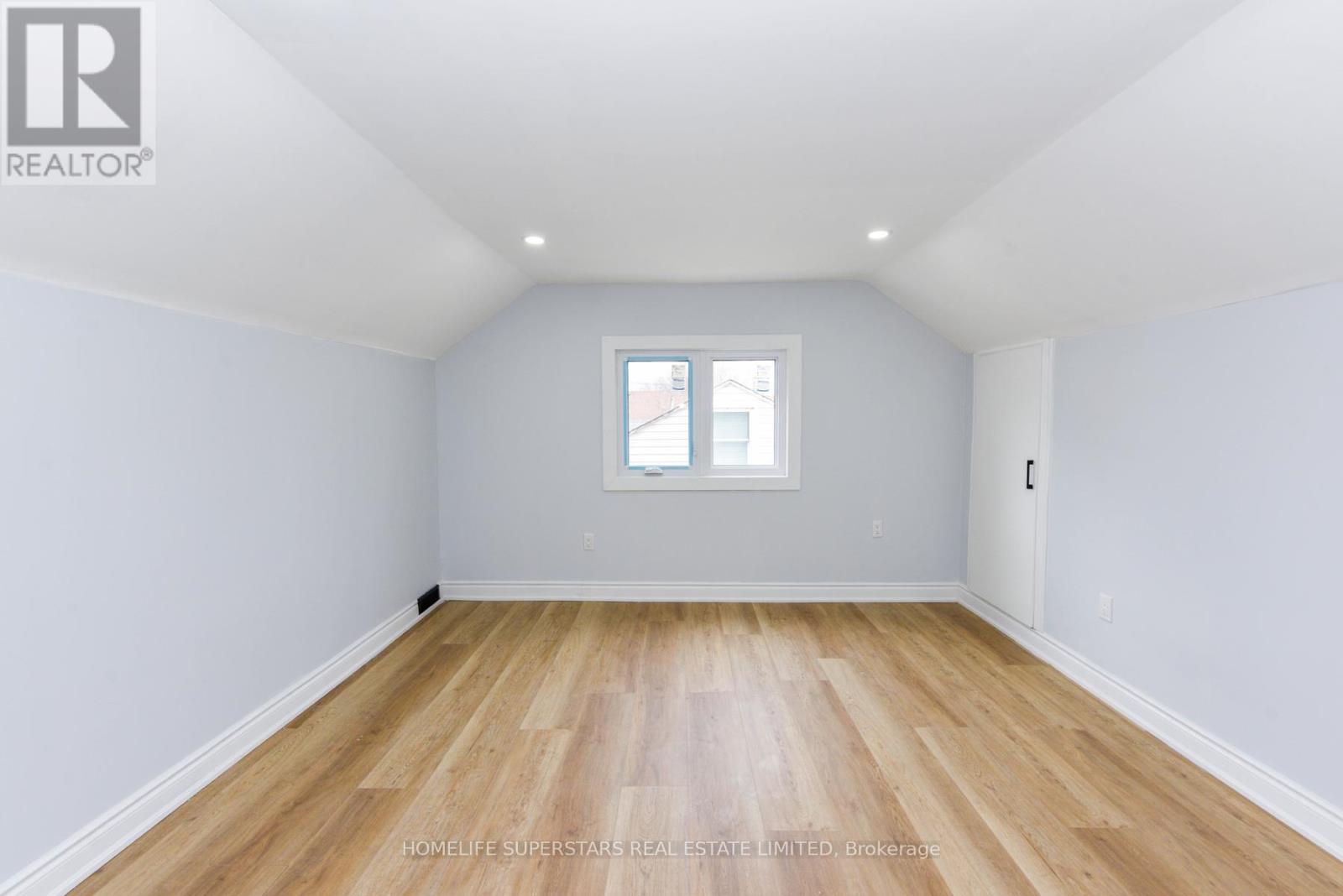 15 Dover Road, Welland, Ontario  L3B 2T7 - Photo 9 - X12472041