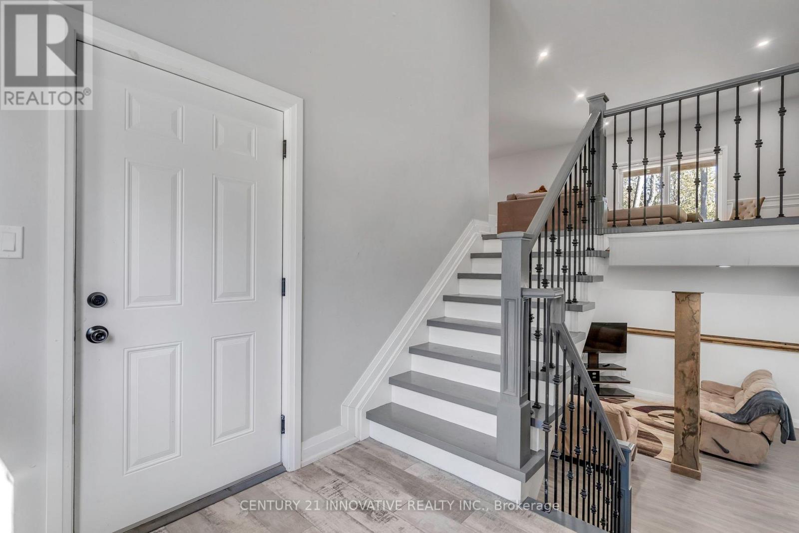 7 Duncan Drive, Kawartha Lakes, Ontario  K0M 2B0 - Photo 4 - X12472074