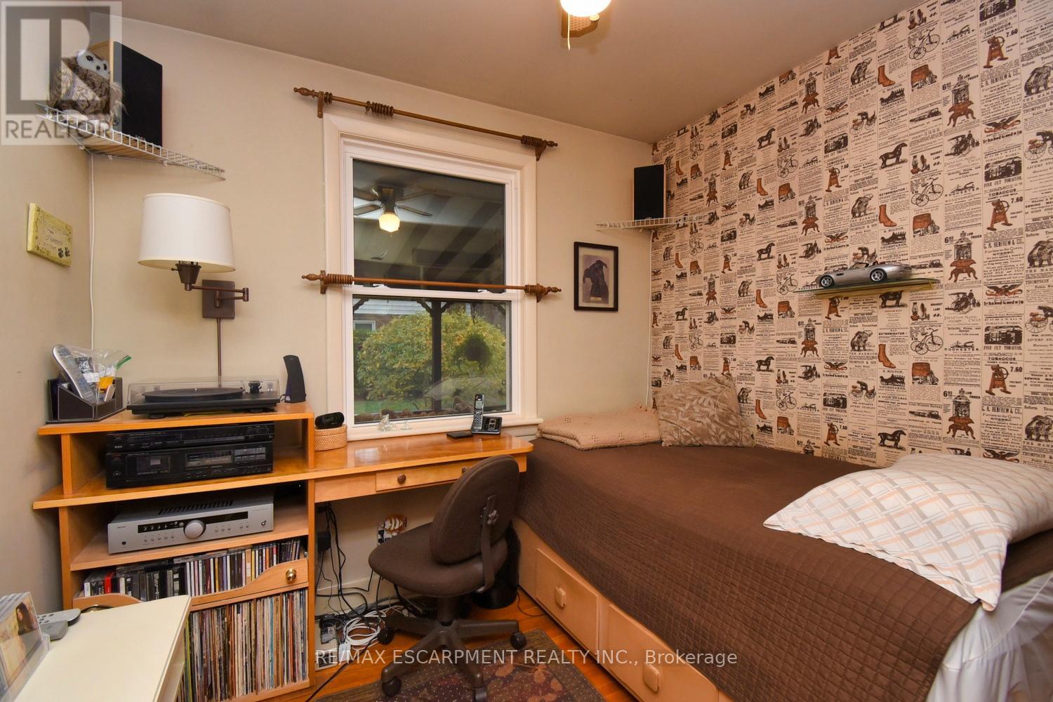 32 Grant Boulevard, Hamilton, Ontario  L9H 4L7 - Photo 13 - X12472080