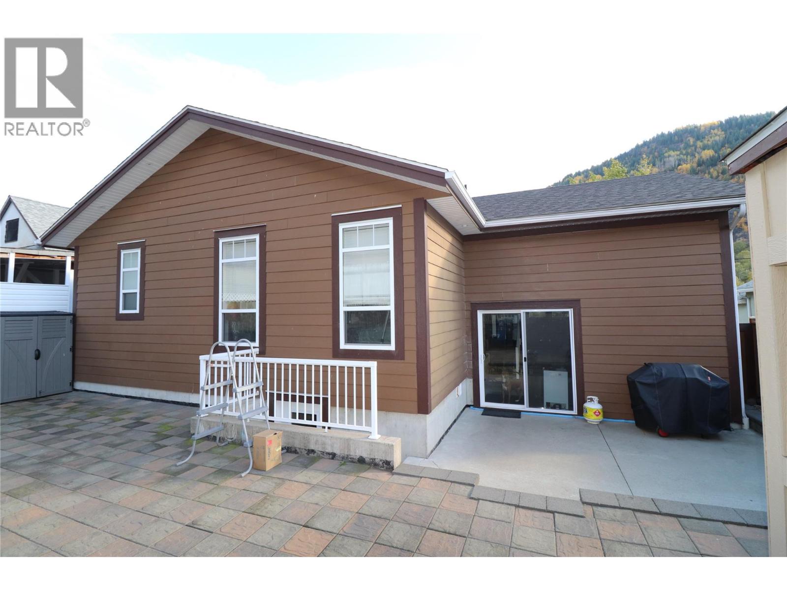 2311 Columbia Avenue, Trail, British Columbia  V1R 1L2 - Photo 13 - 10366204