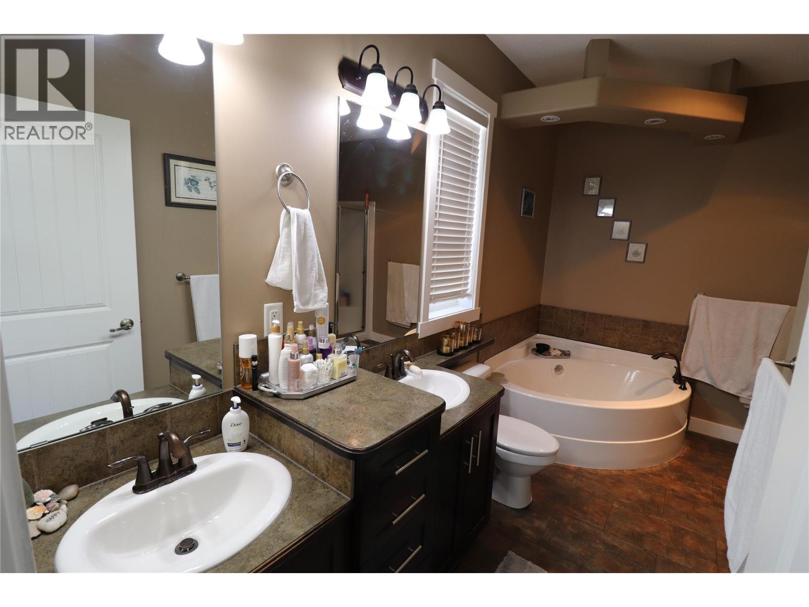 2311 Columbia Avenue, Trail, British Columbia  V1R 1L2 - Photo 34 - 10366204