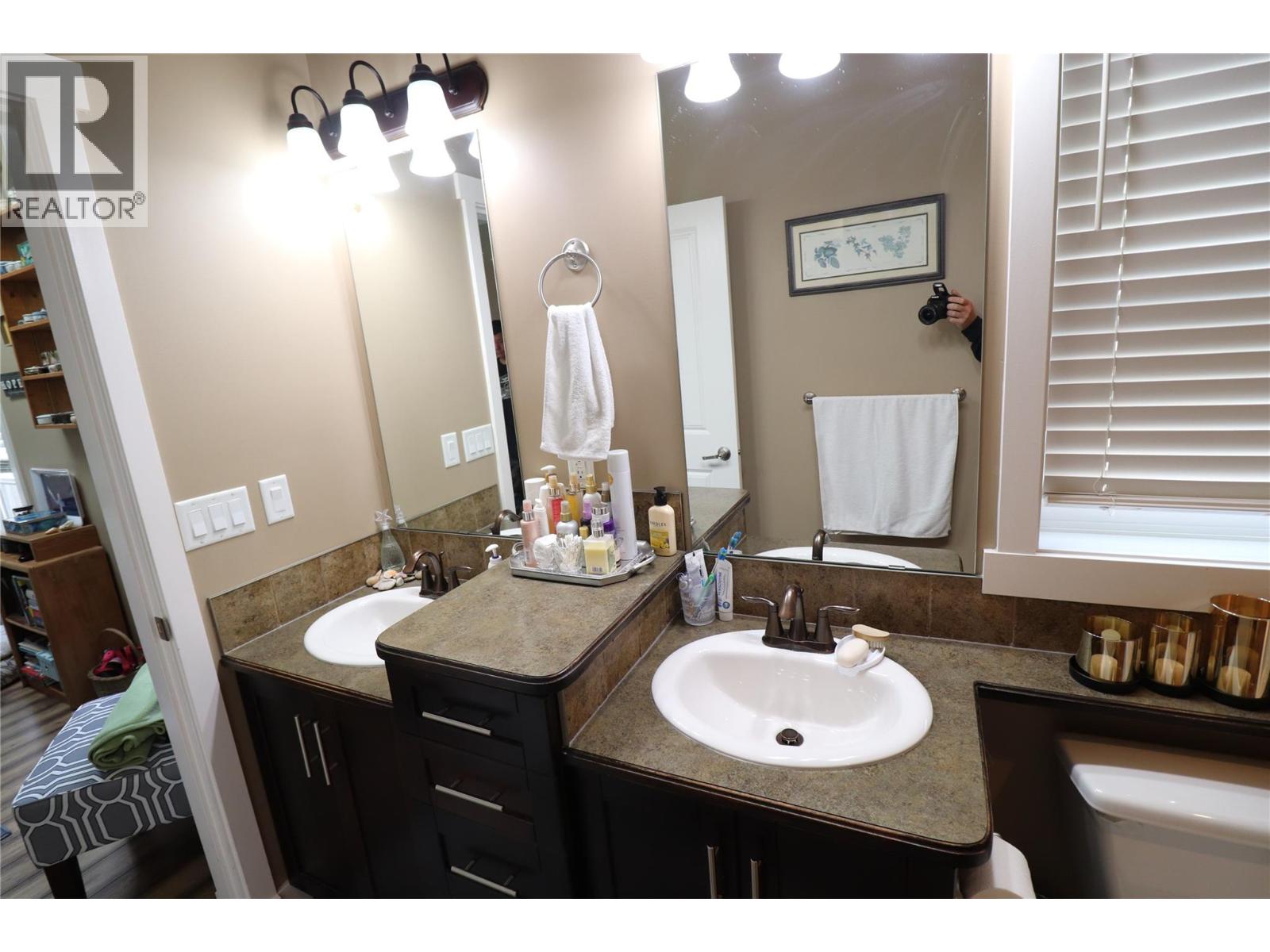 2311 Columbia Avenue, Trail, British Columbia  V1R 1L2 - Photo 38 - 10366204