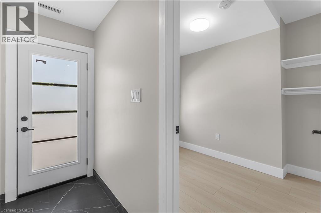 56 East 34th Street, Hamilton, Ontario  L8V 3W3 - Photo 5 - 40780315