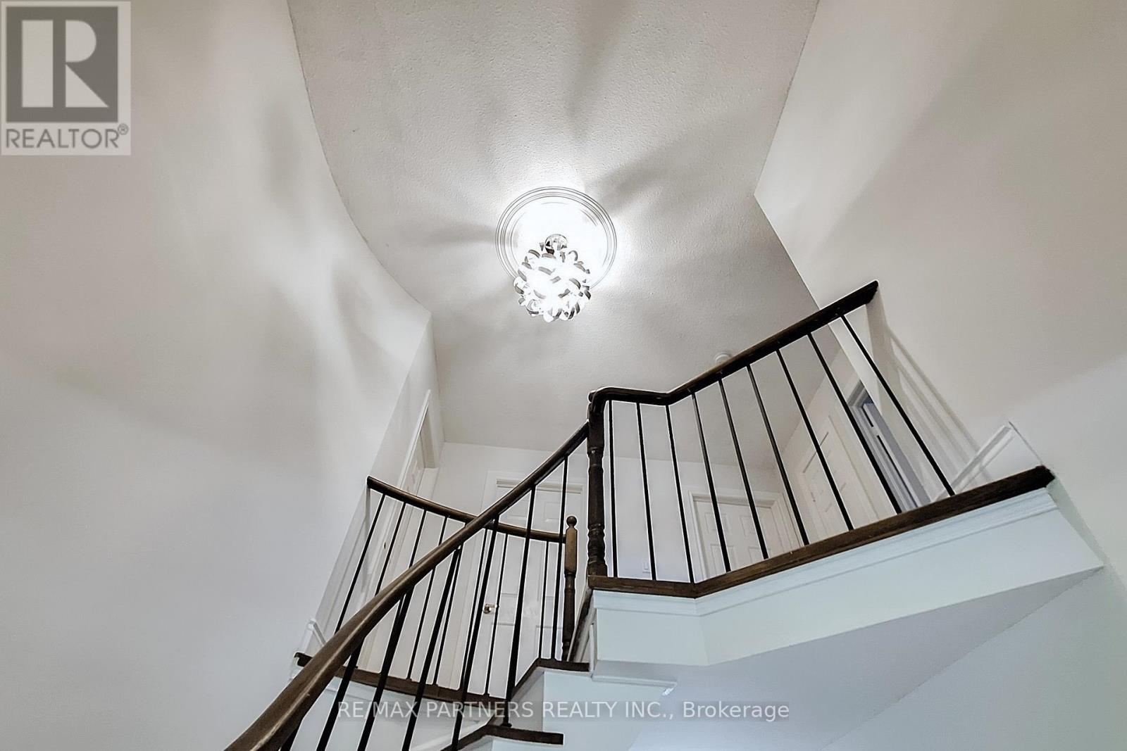 6 Geoffrey Crescent, Whitchurch-Stouffville (Stouffville), Ontario  L4A 5B9 - Photo 22 - N12469549