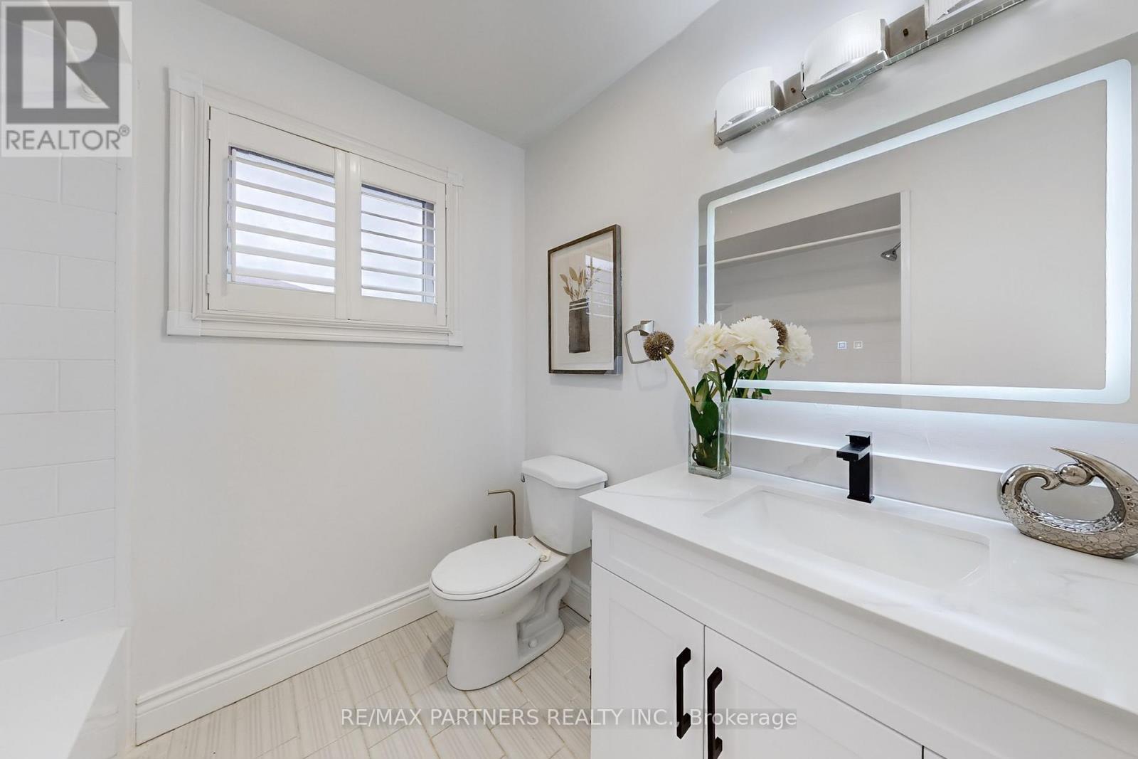 6 Geoffrey Crescent, Whitchurch-Stouffville (Stouffville), Ontario  L4A 5B9 - Photo 37 - N12469549