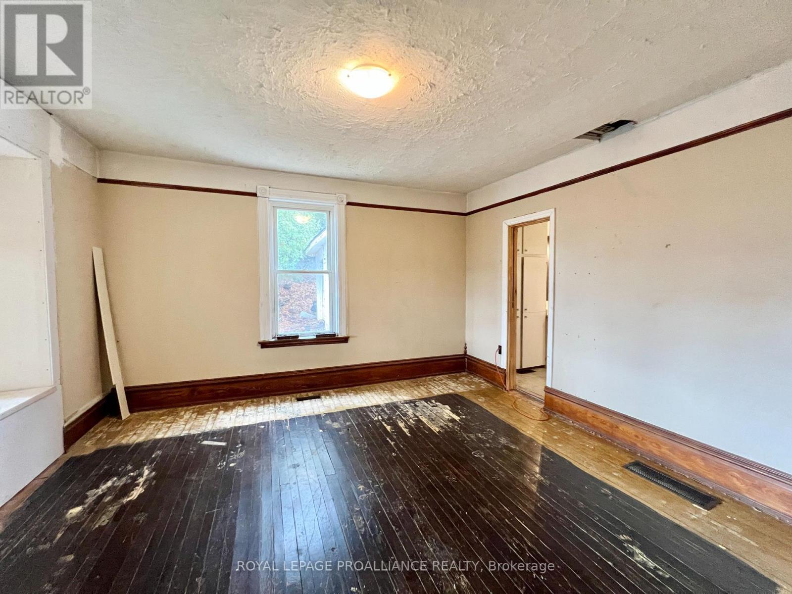 16124 Highway 62, Madoc, Ontario  K0K 2K0 - Photo 15 - X12423684