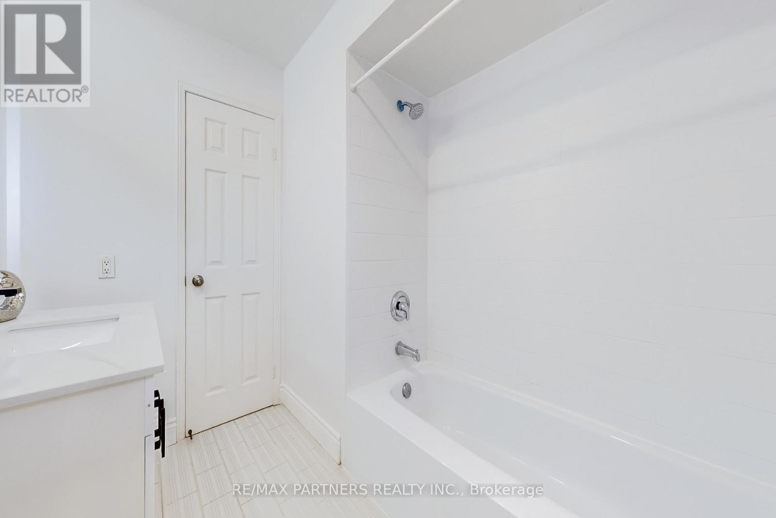 6 Geoffrey Crescent, Whitchurch-Stouffville (Stouffville), Ontario  L4A 5B9 - Photo 38 - N12469549