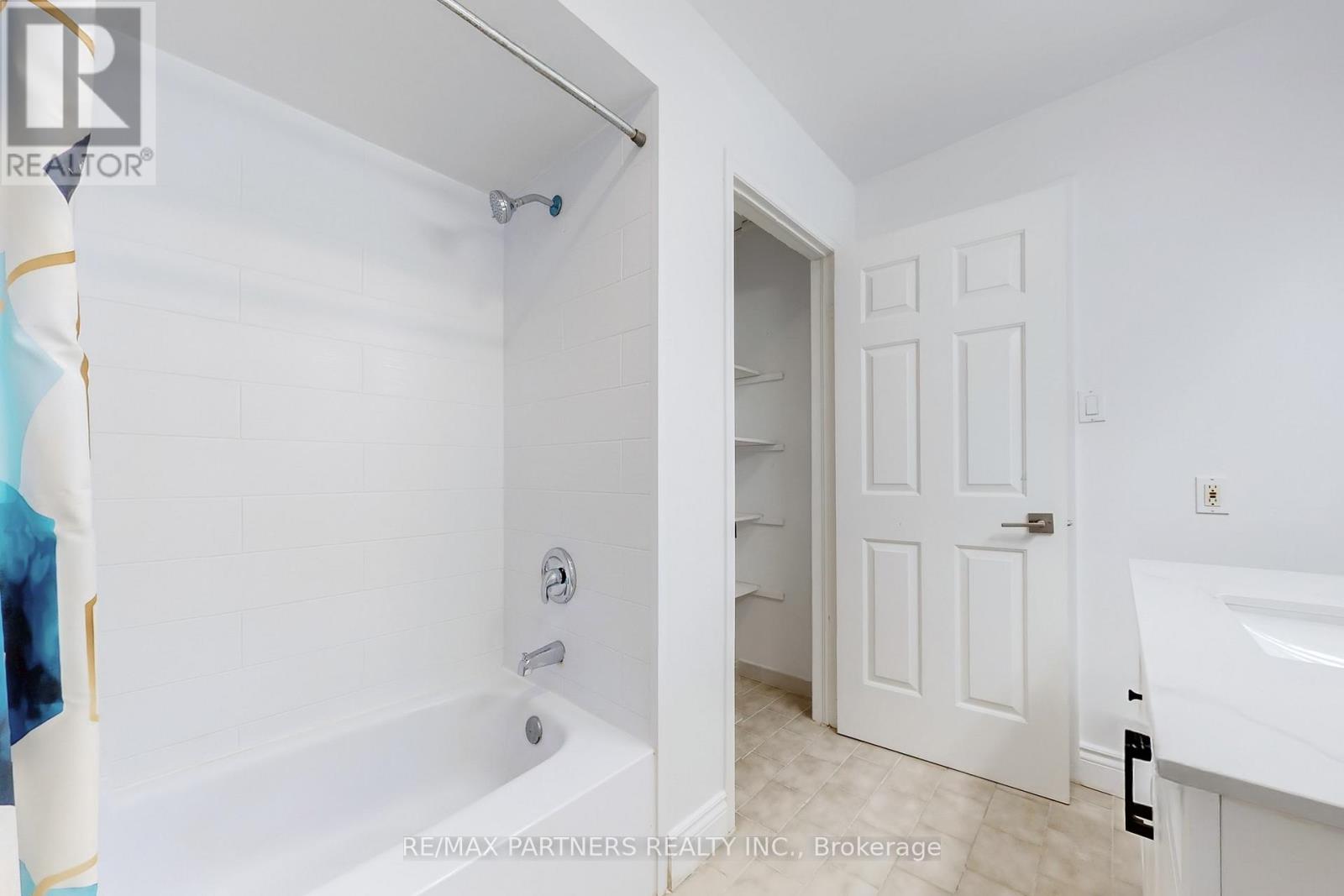 6 Geoffrey Crescent, Whitchurch-Stouffville (Stouffville), Ontario  L4A 5B9 - Photo 30 - N12469549
