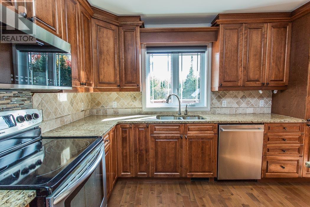 90 Parkewood Dr, Sault Ste. Marie, Ontario  P6A 5K6 - Photo 6 - SM252989
