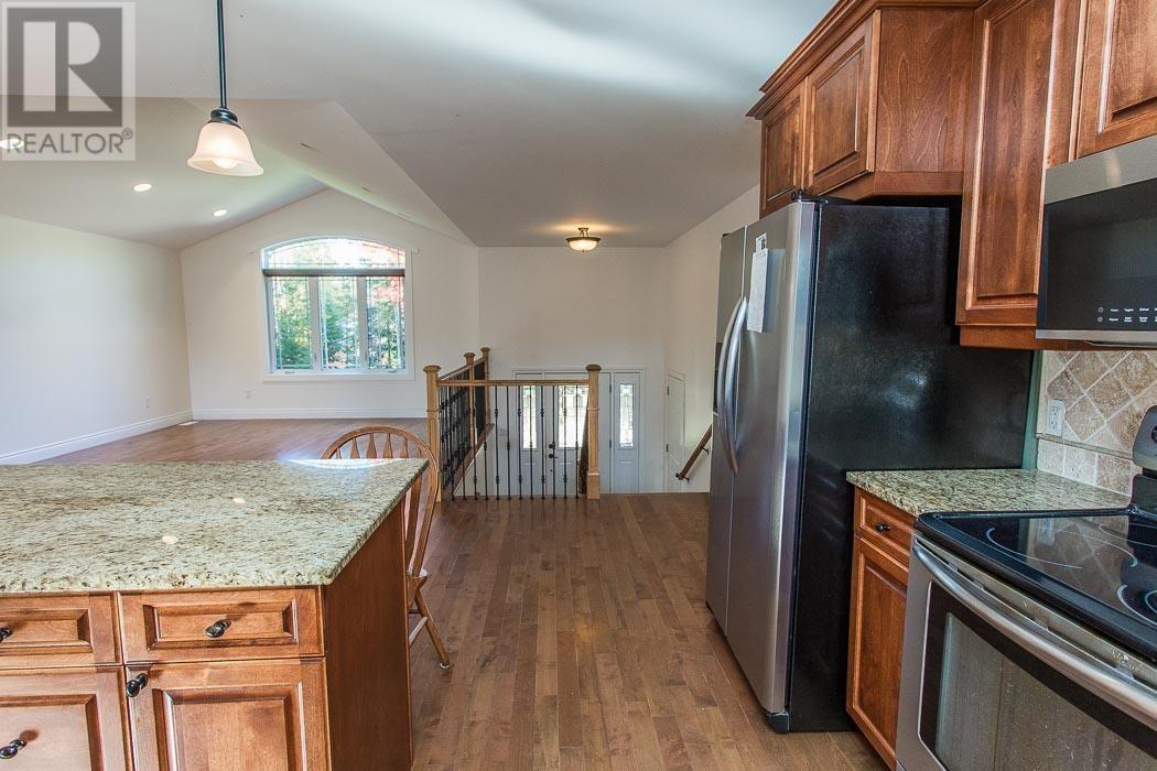 90 Parkewood Dr, Sault Ste. Marie, Ontario  P6A 5K6 - Photo 5 - SM252989