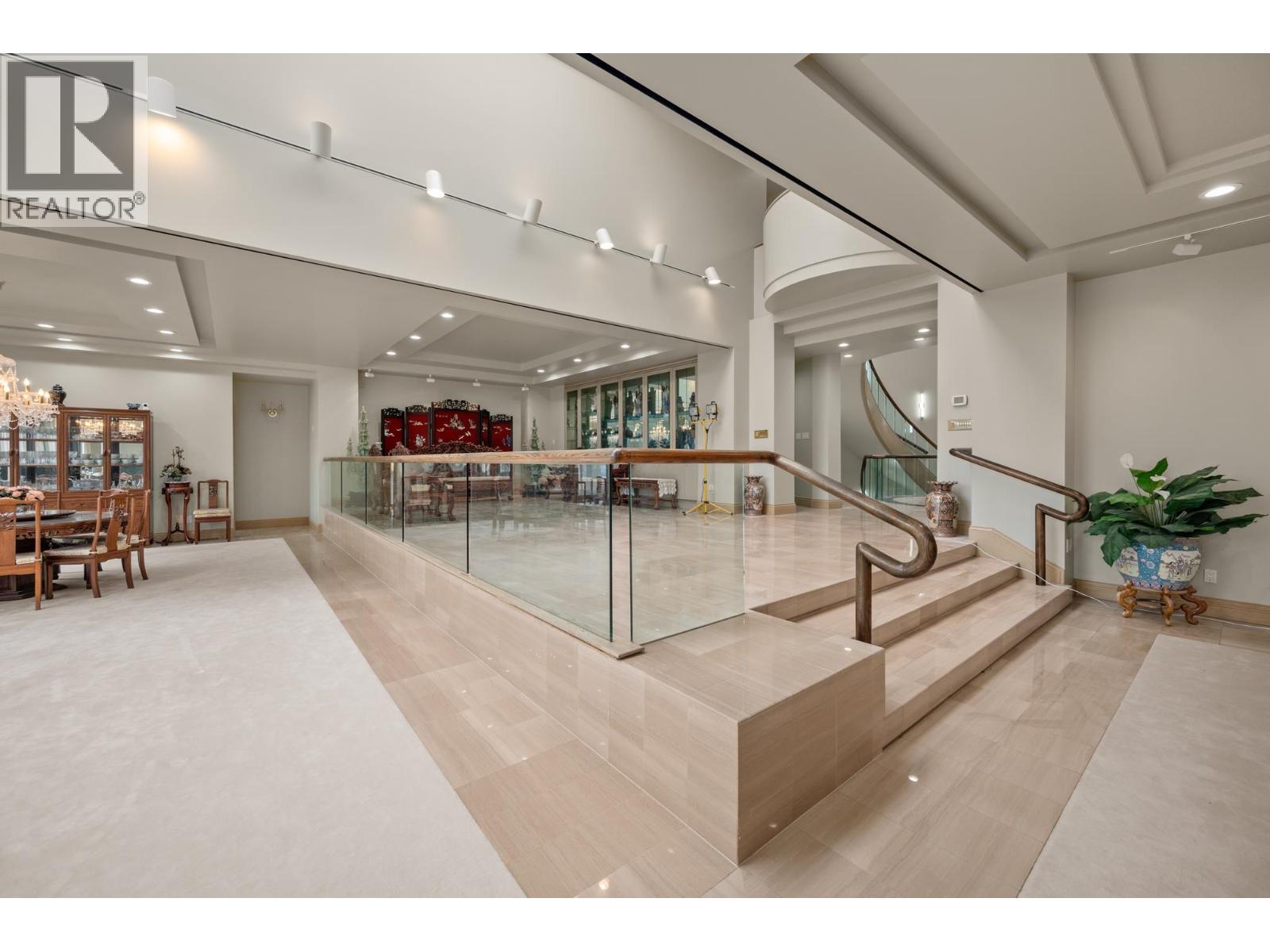828 Beachview Drive, North Vancouver, British Columbia  V7G 1R1 - Photo 6 - R3046935