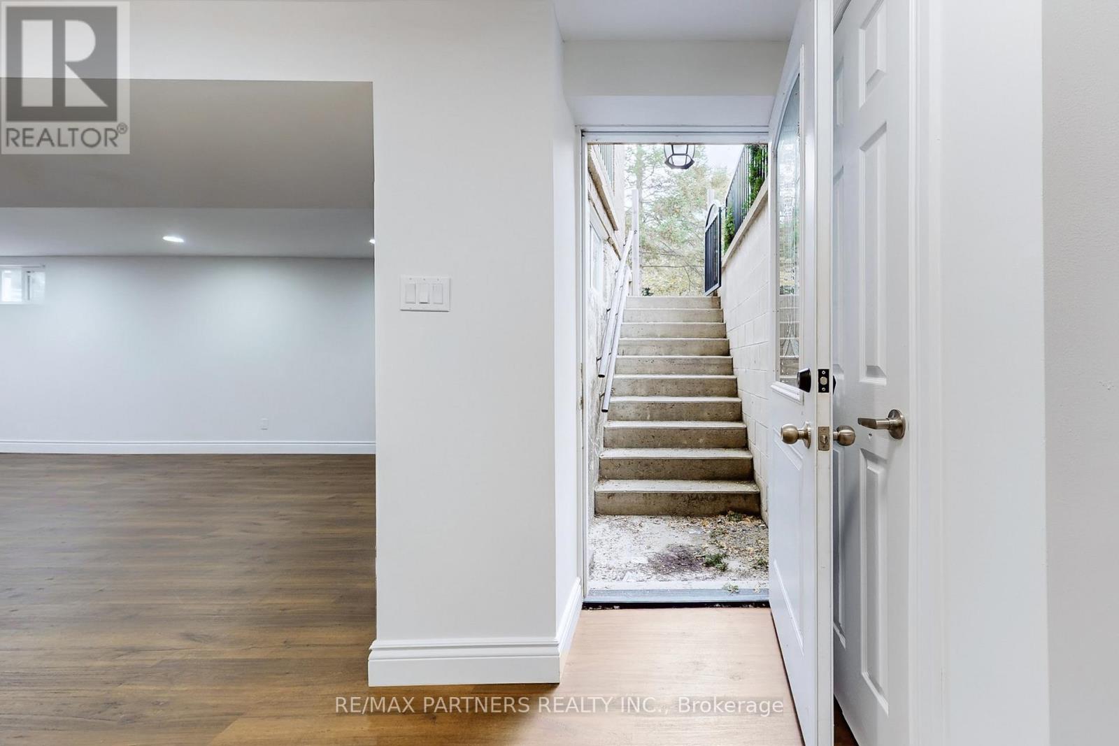 6 Geoffrey Crescent, Whitchurch-Stouffville (Stouffville), Ontario  L4A 5B9 - Photo 46 - N12469549