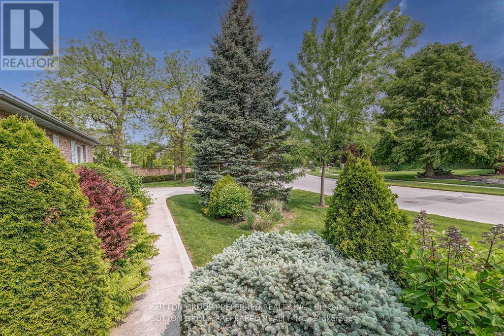 1 Highland Woods Court, London South, Ontario  N6C 5W9 - Photo 10 - X12467503