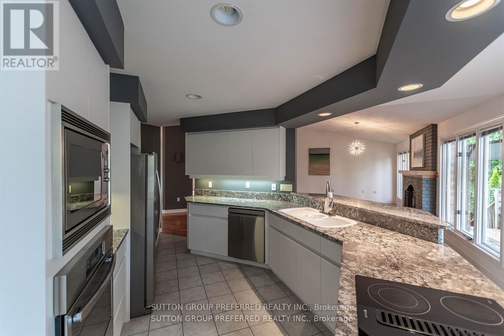 1 Highland Woods Court, London South, Ontario  N6C 5W9 - Photo 22 - X12467503