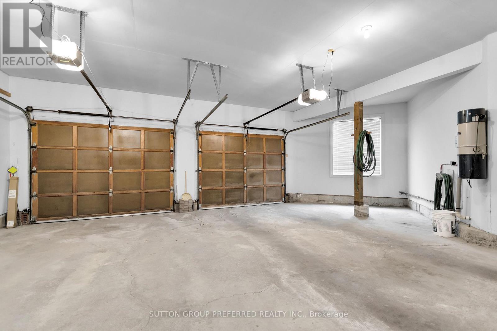 1 Highland Woods Court, London South, Ontario  N6C 5W9 - Photo 39 - X12467503