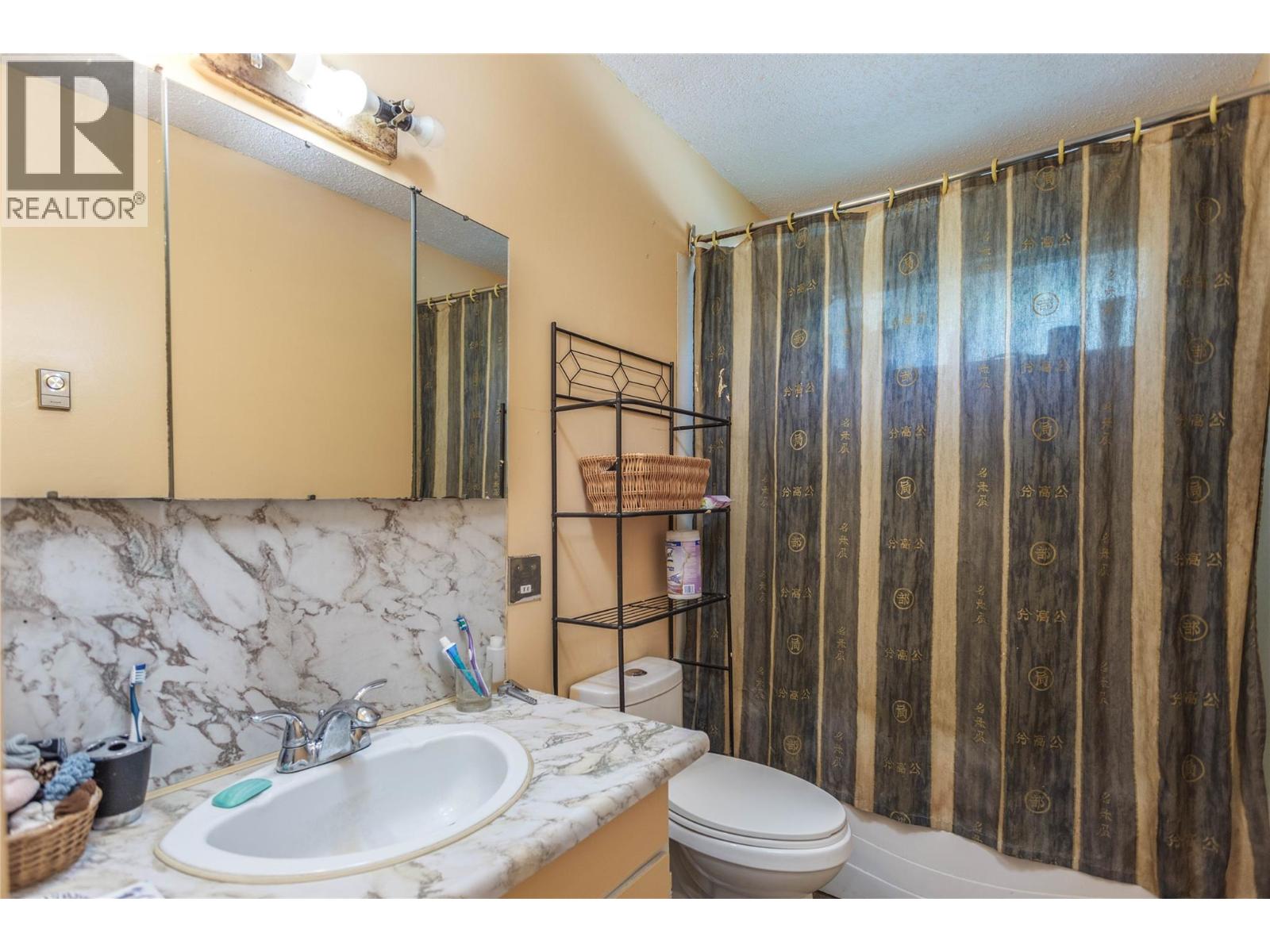 2284 Park Avenue, Lumby, British Columbia  V0E 2G0 - Photo 13 - 10366277