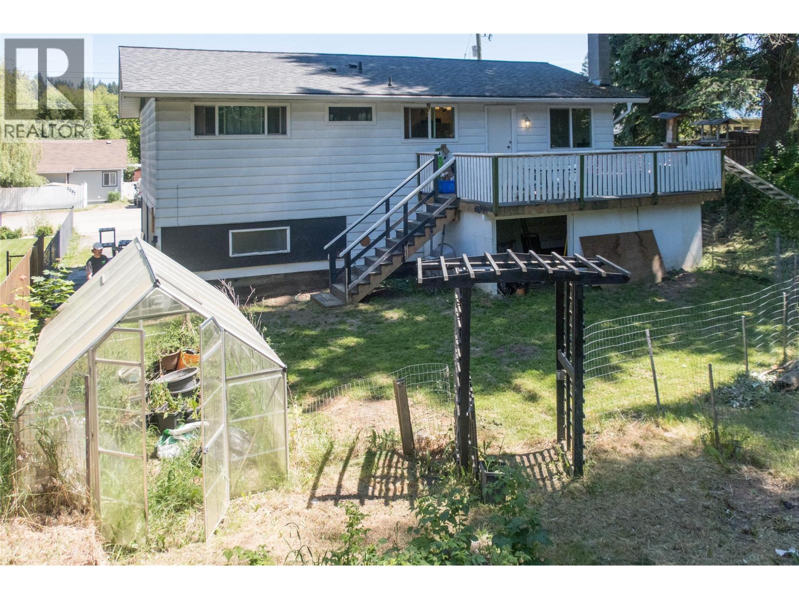 2284 Park Avenue, Lumby, British Columbia  V0E 2G0 - Photo 27 - 10366277