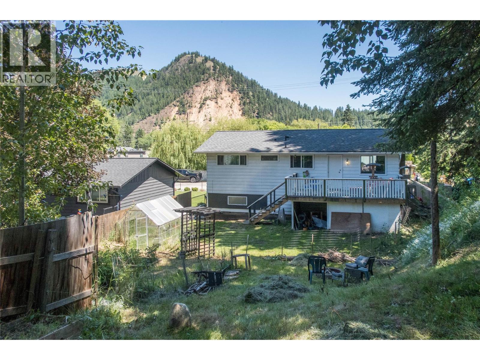 2284 Park Avenue, Lumby, British Columbia  V0E 2G0 - Photo 28 - 10366277
