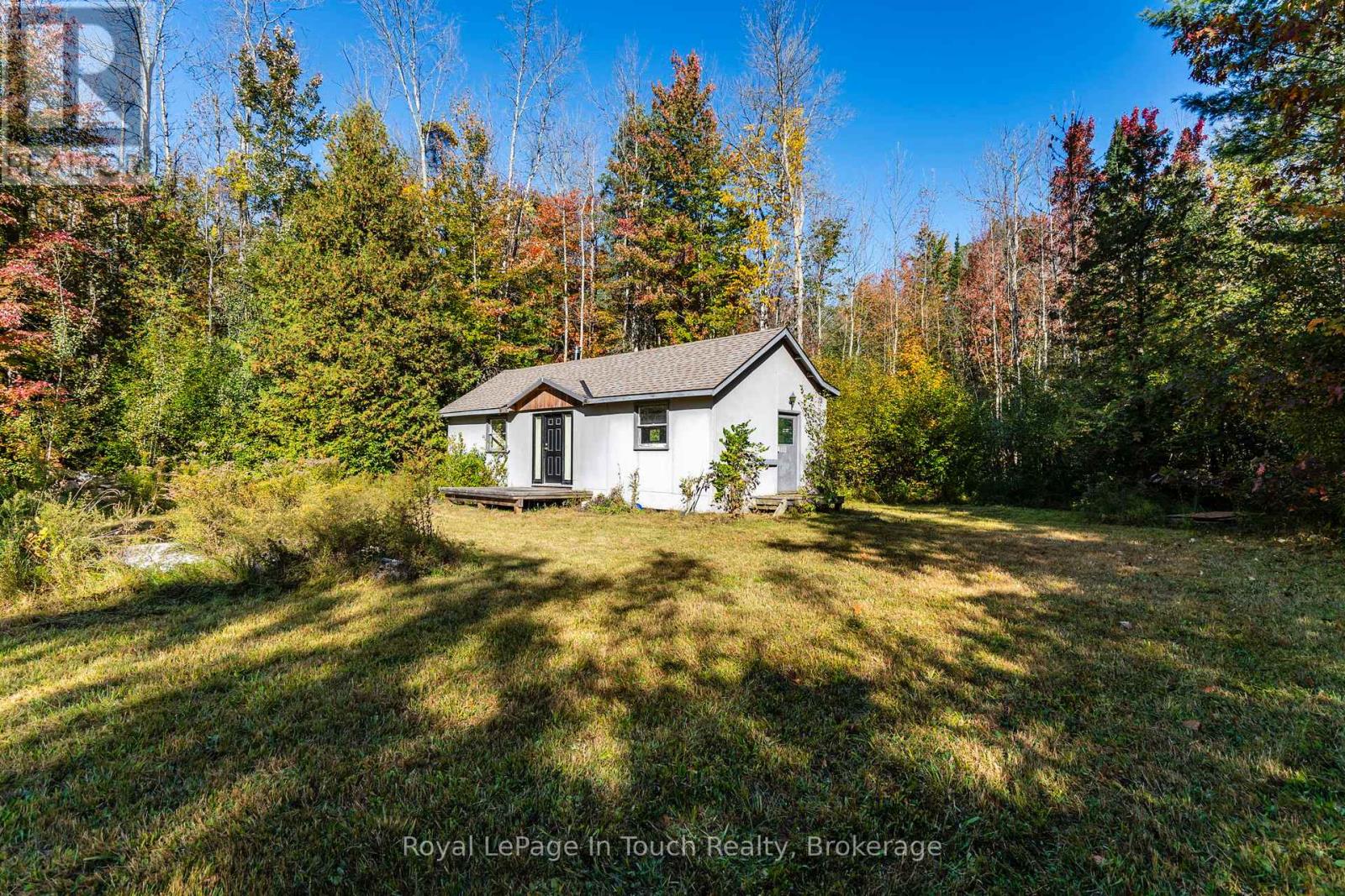 250 Peek -A- Boo Trail, Tiny, Ontario  L9M 0B3 - Photo 10 - S12472261